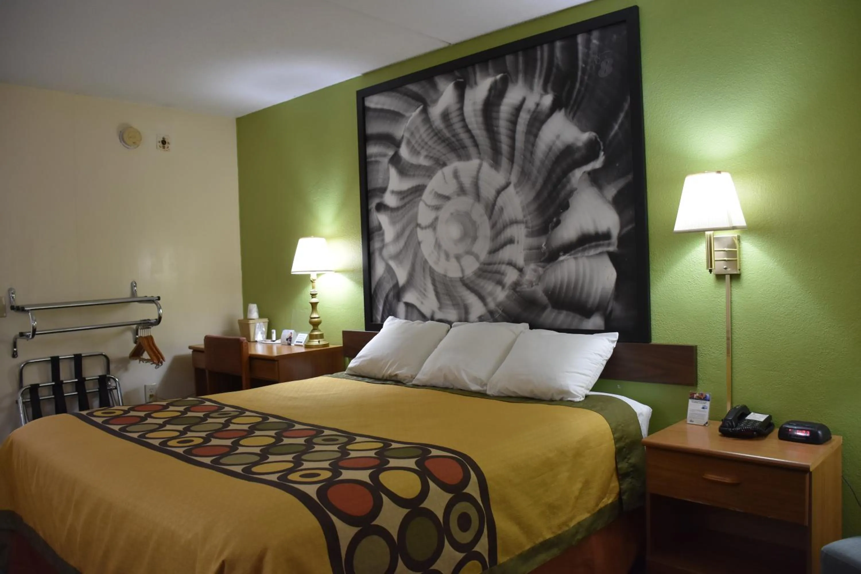 Bed in Super 8 by Wyndham Tifton