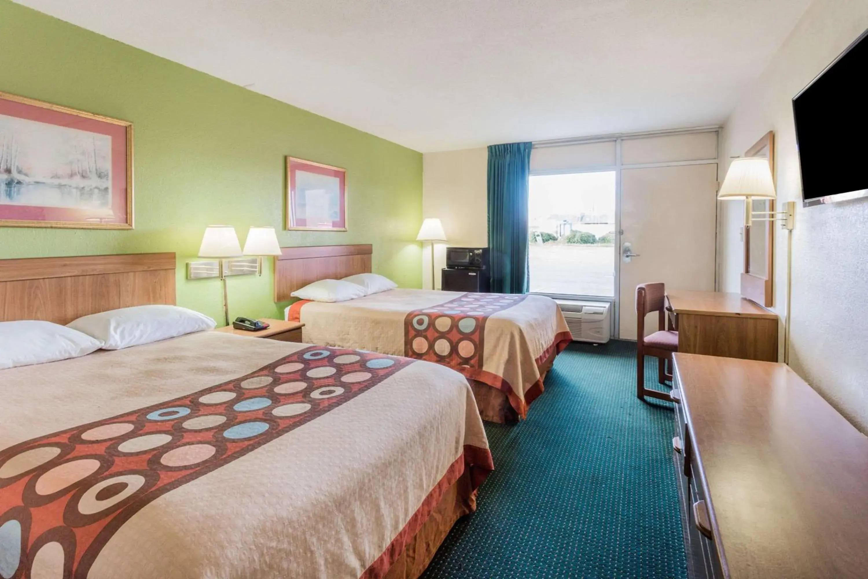 Photo of the whole room, Bed in Super 8 by Wyndham Tifton Photo of the whole room, Bed in Super 8 by Wyndham Tifton