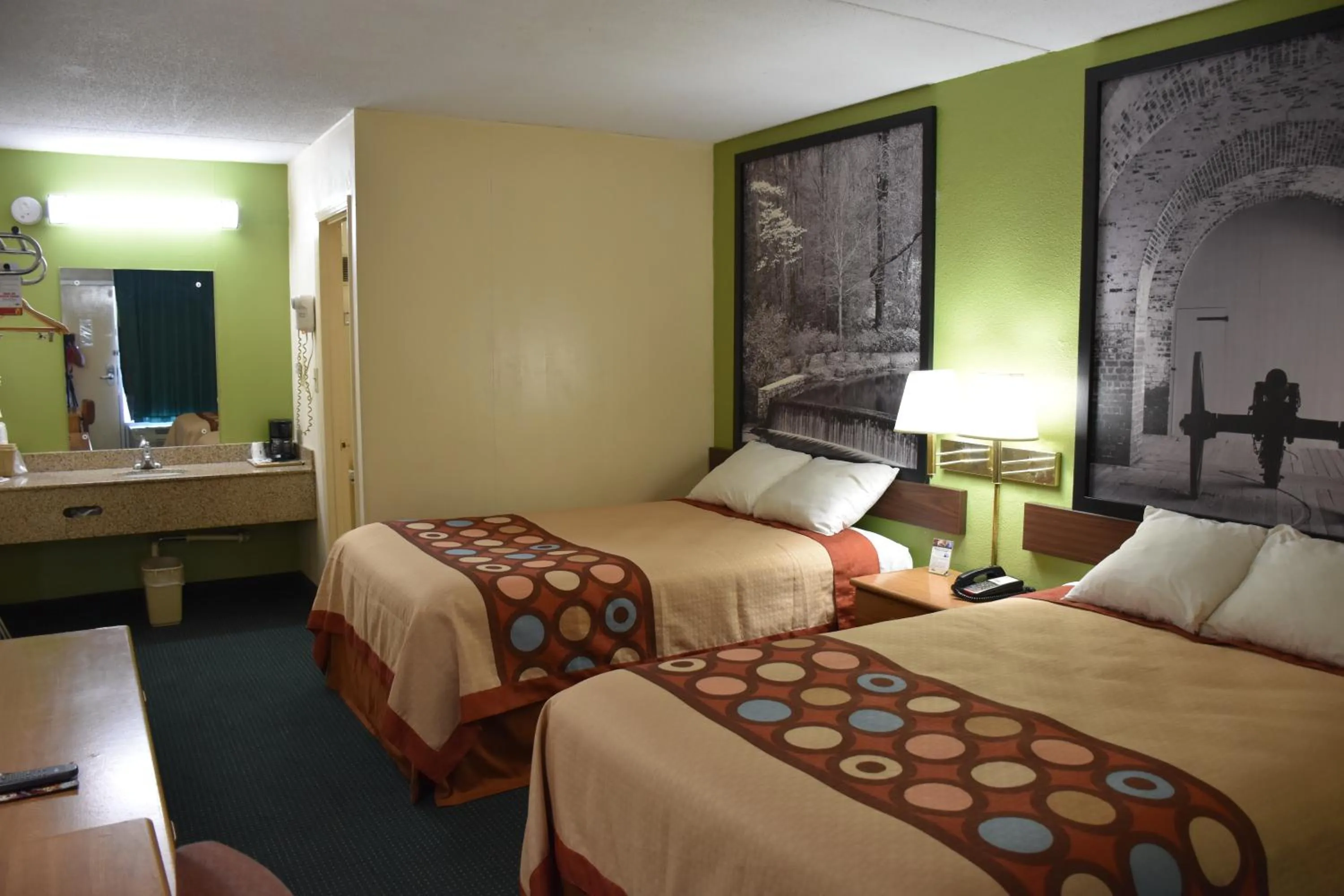 Bed in Super 8 by Wyndham Tifton