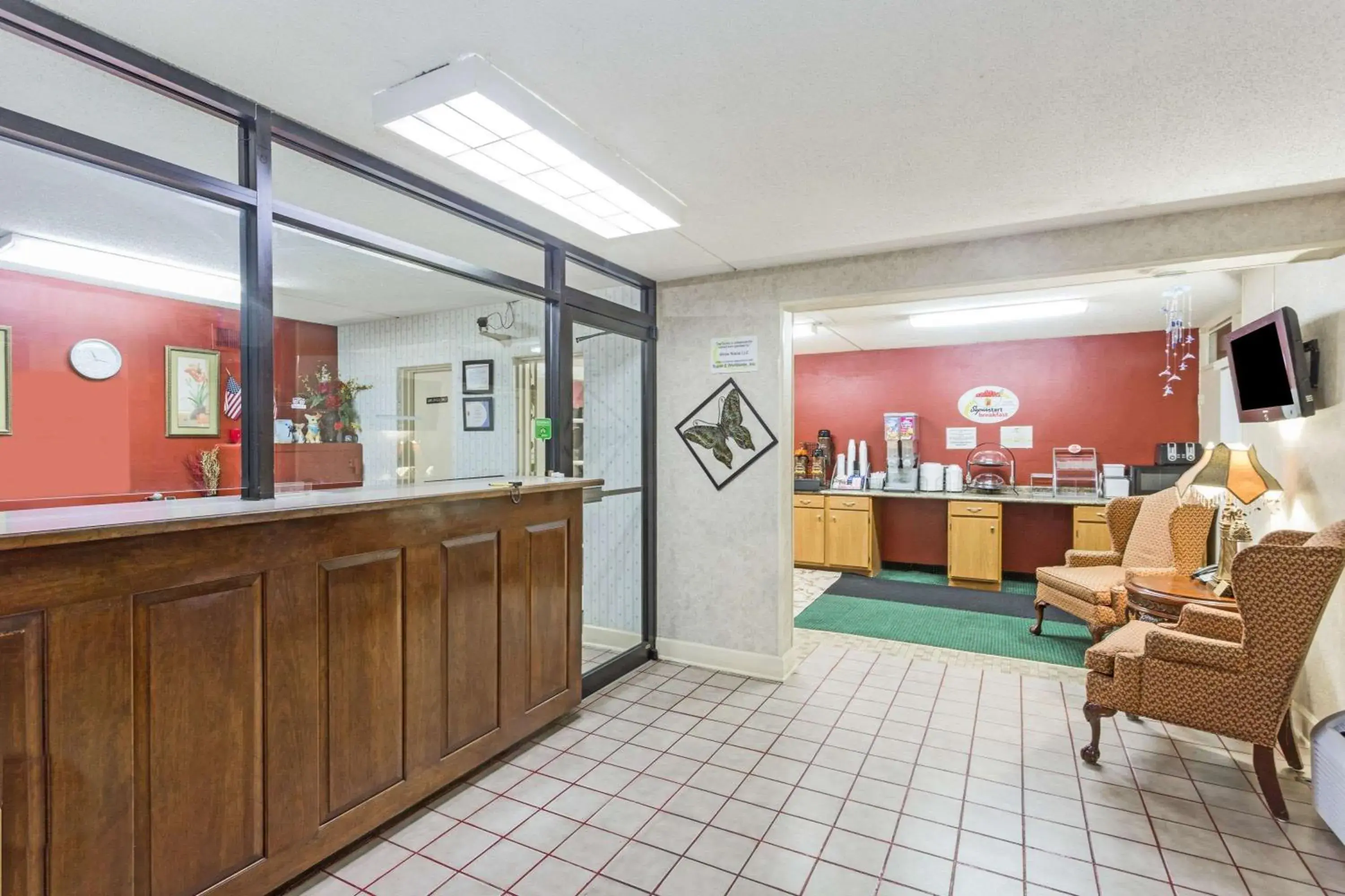 Lobby or reception in Super 8 by Wyndham Tifton Lobby or reception in Super 8 by Wyndham Tifton