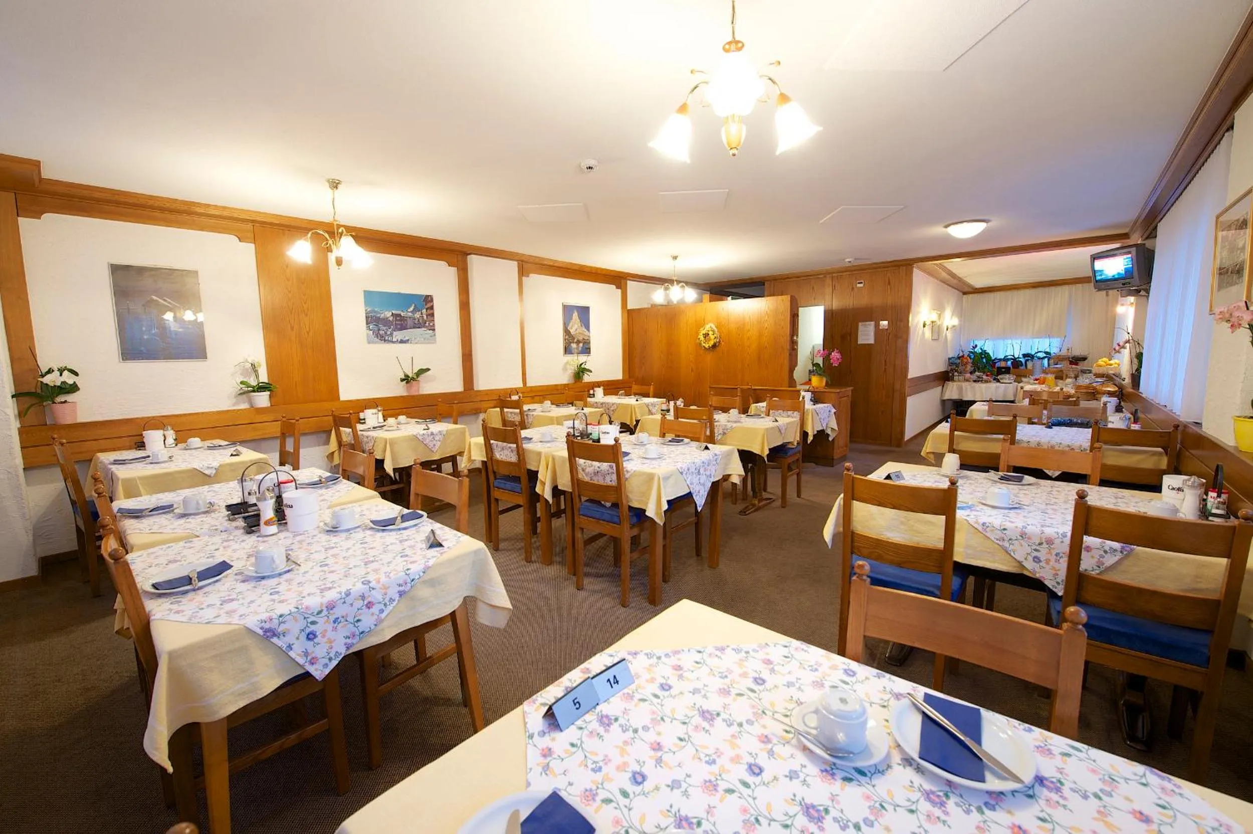 Restaurant/places to eat in Hotel Weisshorn