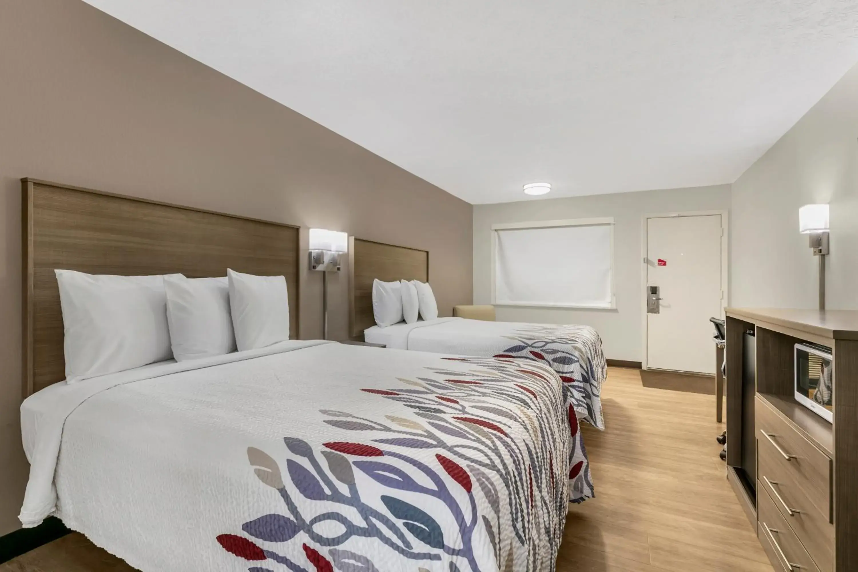 Deluxe Room with Two Queen Beds Non-Smoking in Red Roof Inn Georgetown, KY Deluxe Room with Two Queen Beds Non-Smoking in Red Roof Inn Georgetown, KY