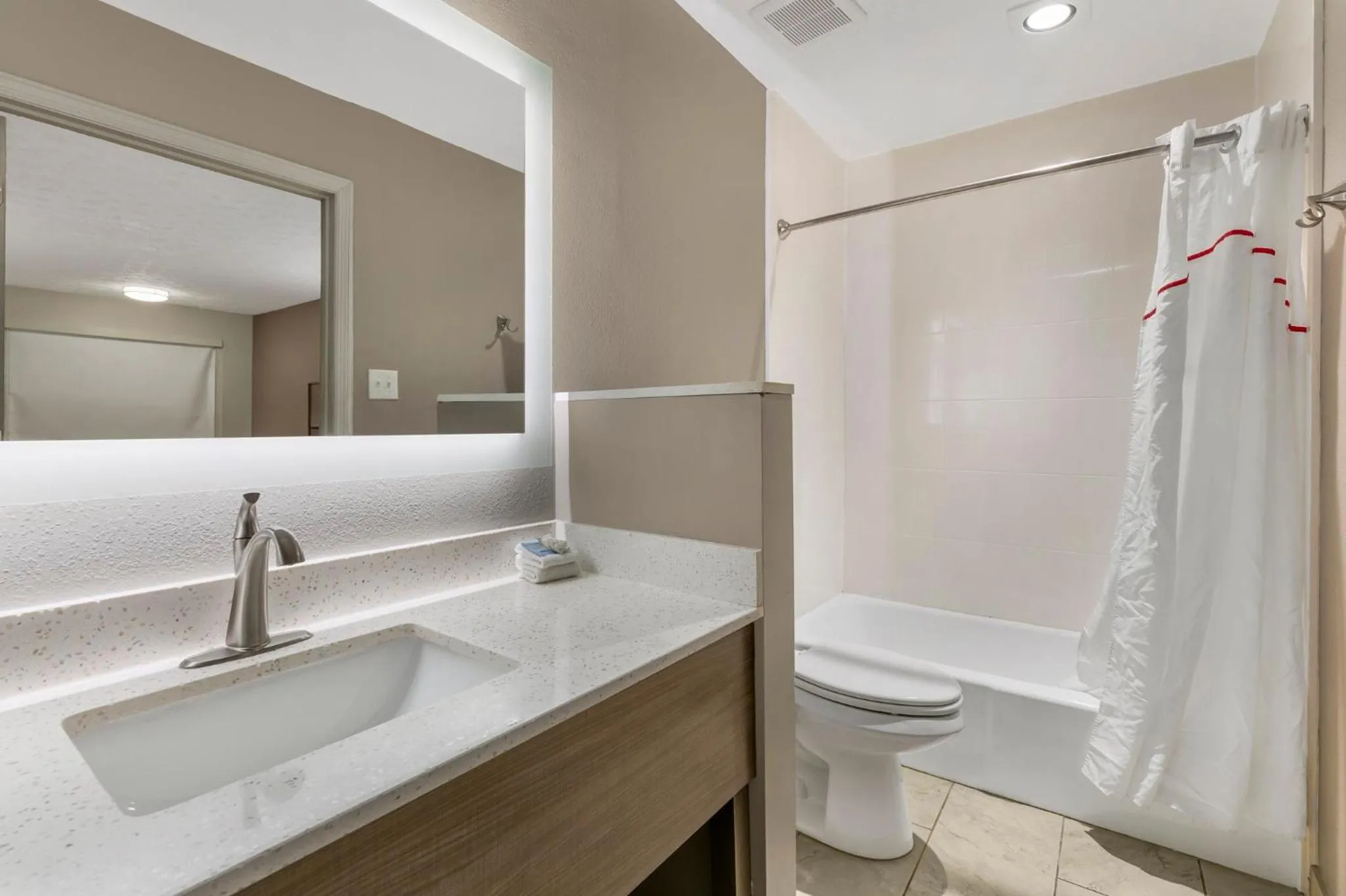 Bathroom in Red Roof Inn Georgetown, KY