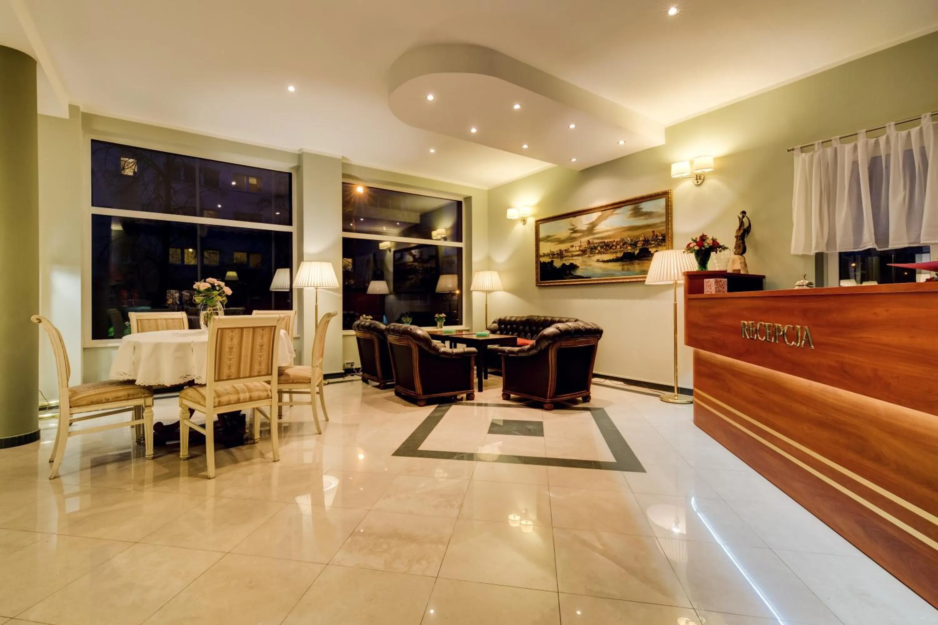 Night in Villa Plaza