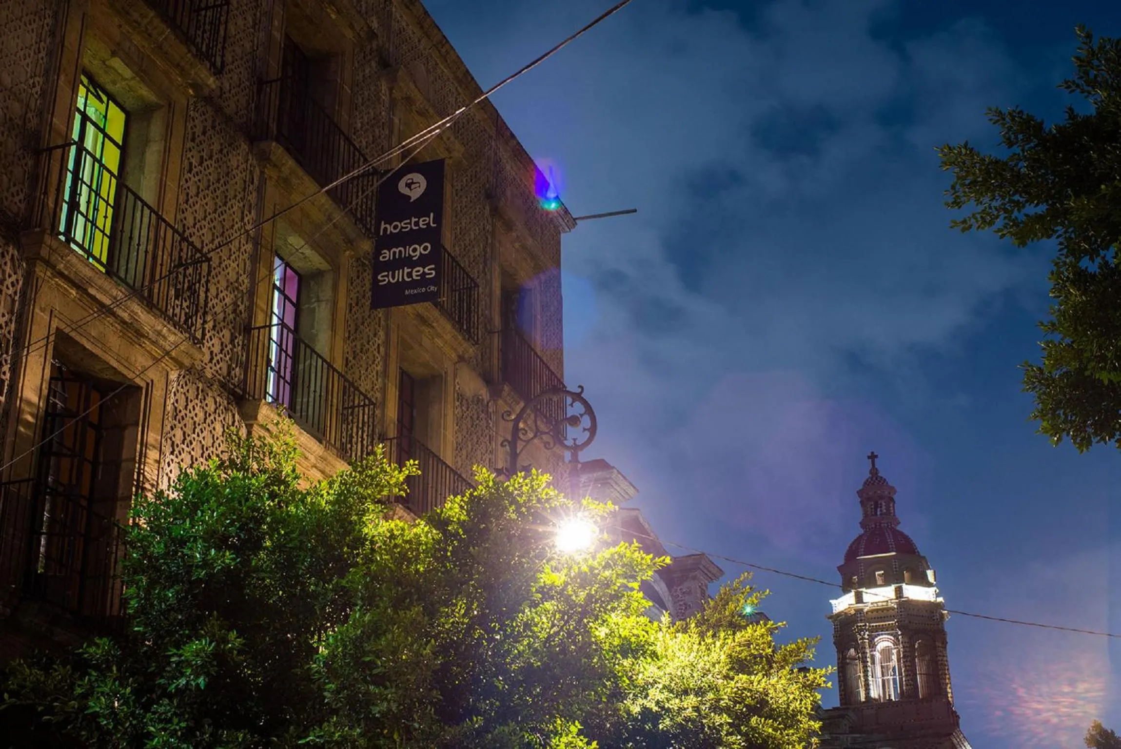 Facade/entrance in Hotel Amigo Suites
