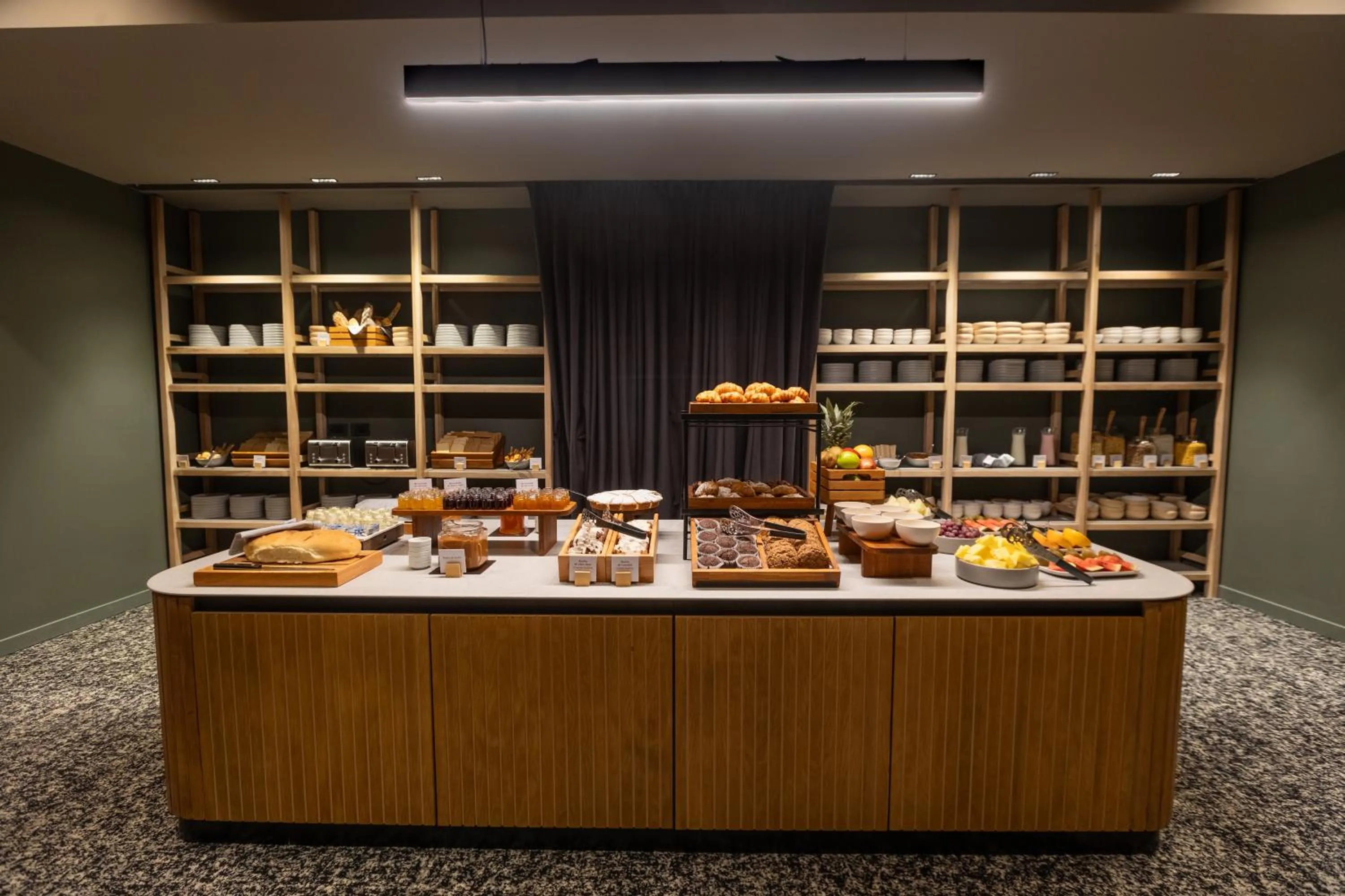 Buffet breakfast in Los Acebos Ushuaia Hotel