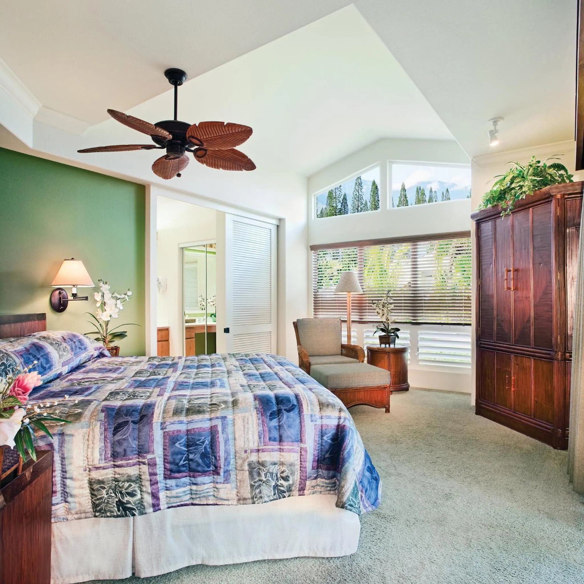 Bed in Club Wyndham Bali Hai Villas