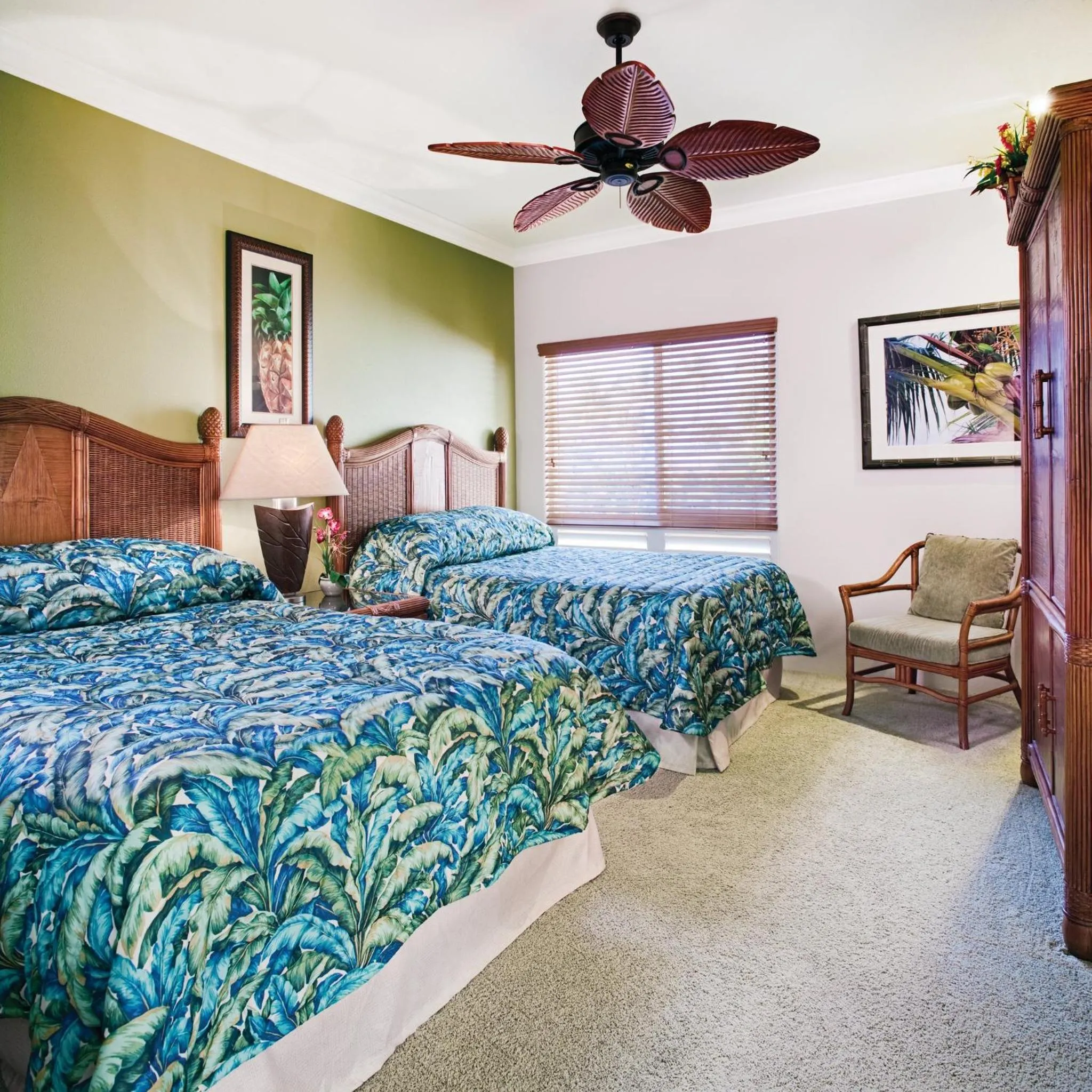 Bed in Club Wyndham Bali Hai Villas