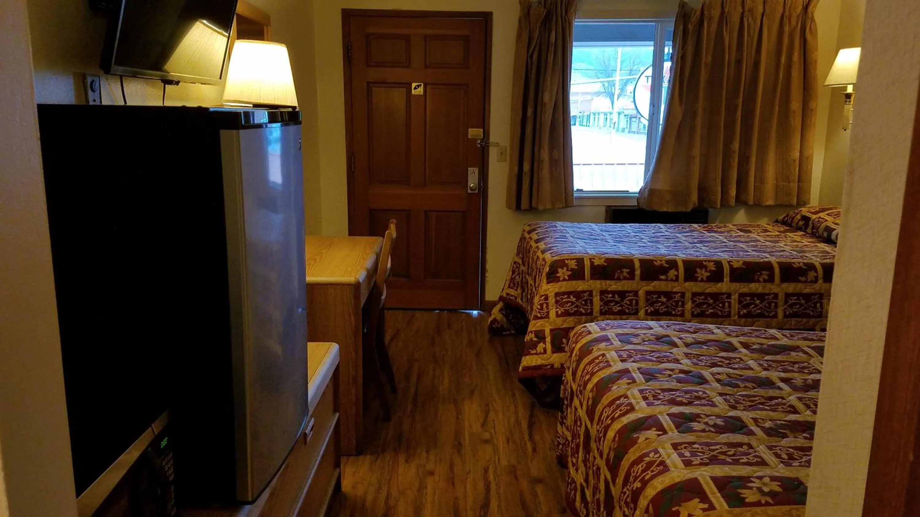 Bed in Royal Motor Inn