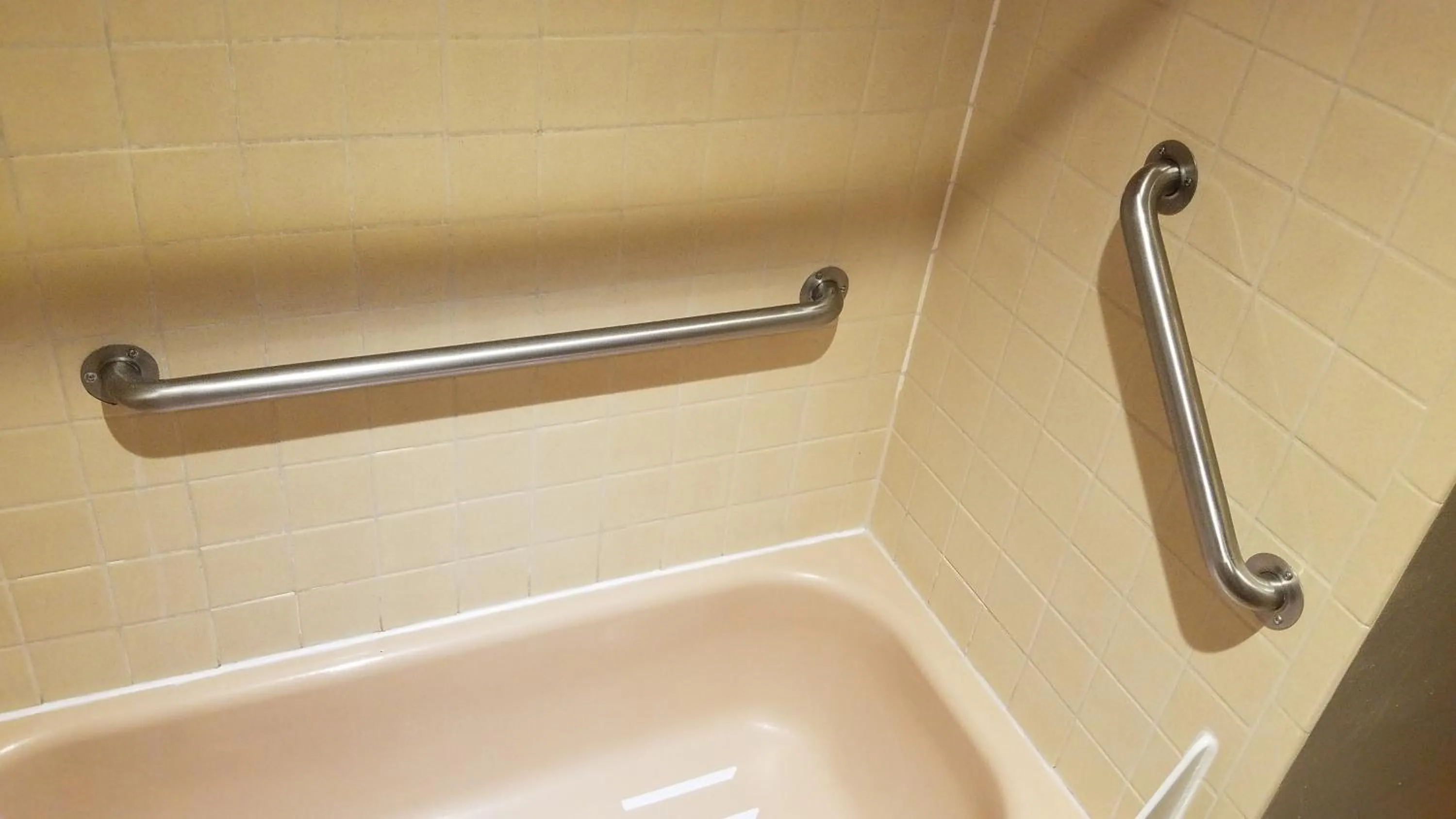 Shower in Royal Motor Inn