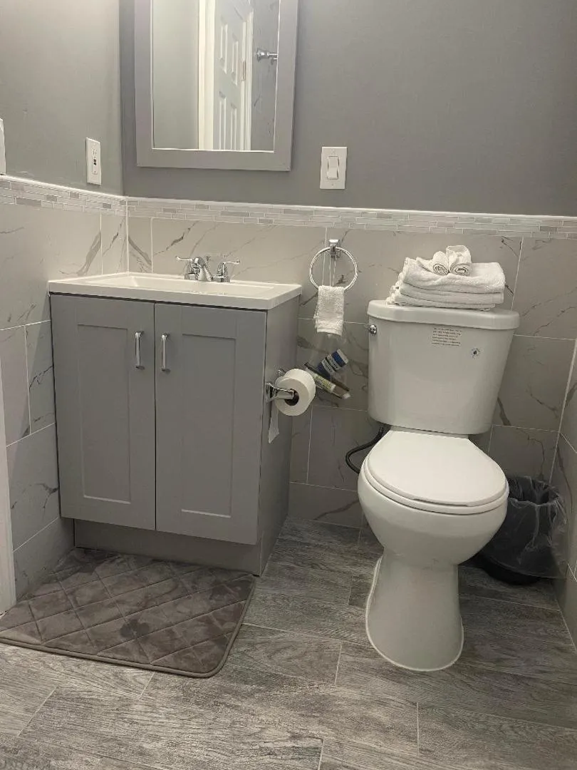 Toilet in Point Pleasant Inn