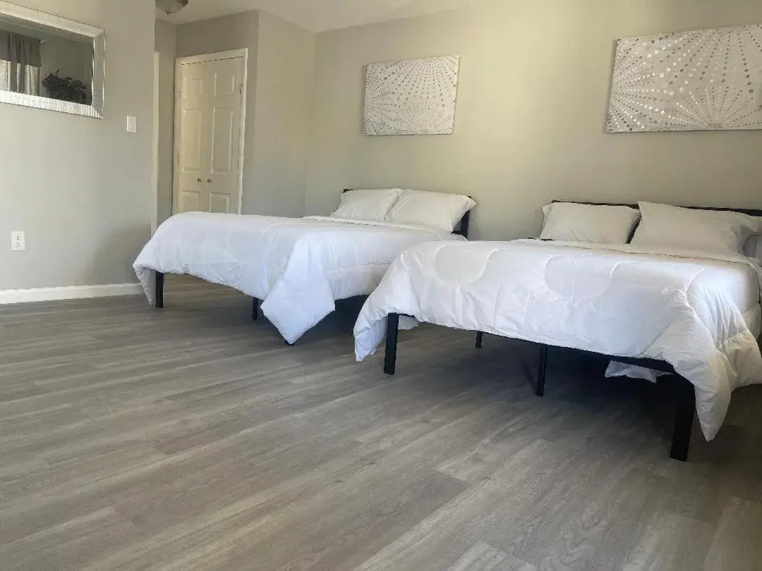 Double Room with Two Double Beds - single occupancy in Point Pleasant Inn Double Room with Two Double Beds - single occupancy in Point Pleasant Inn