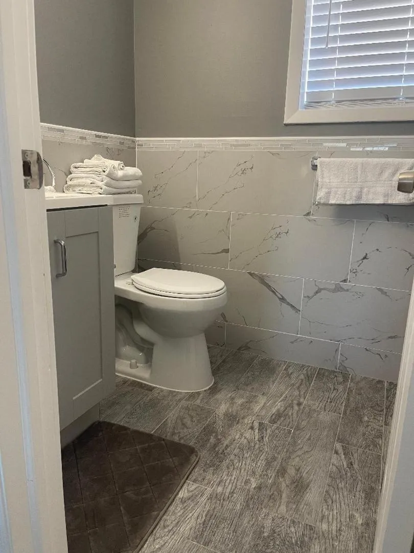 Bathroom in Point Pleasant Inn