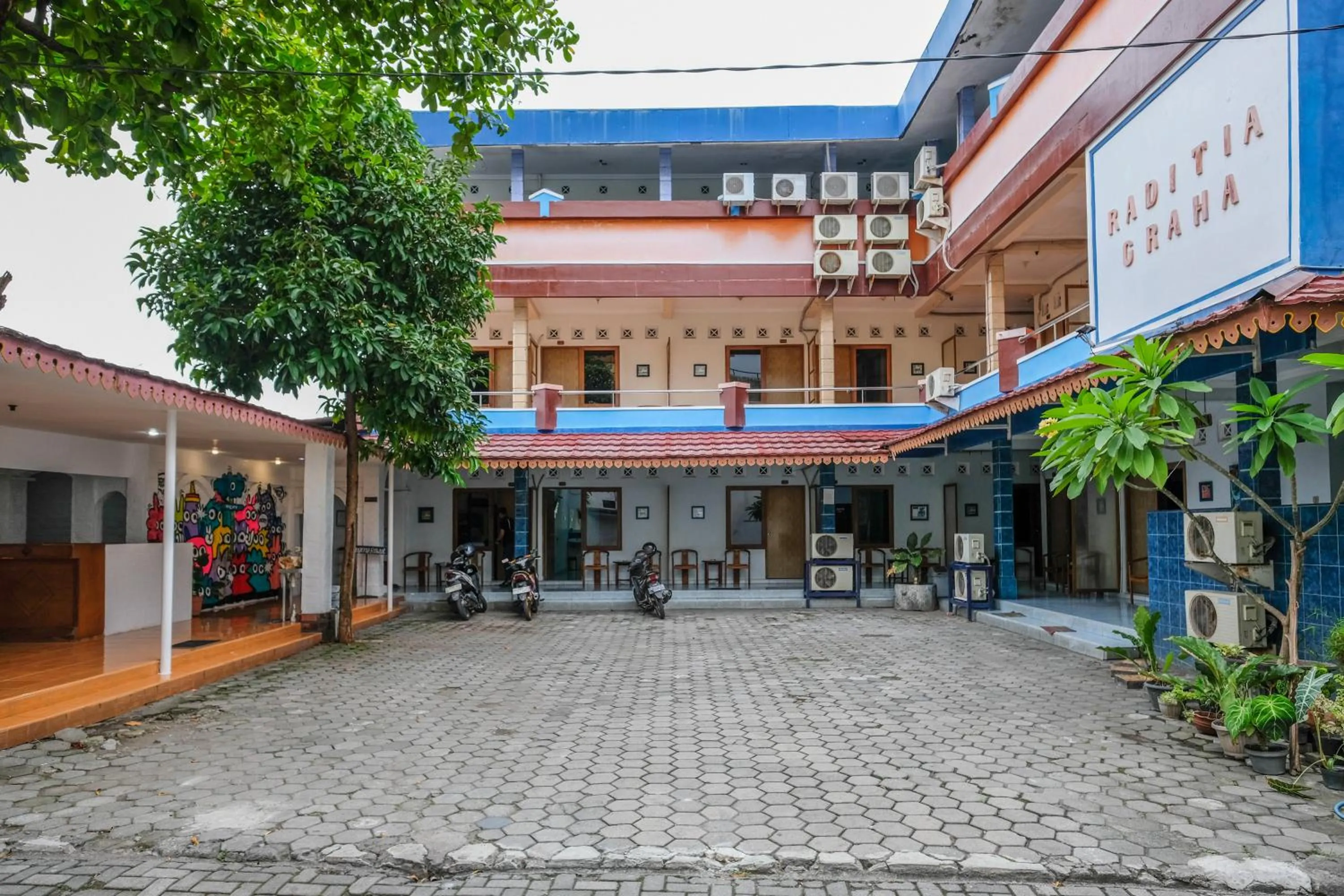 Facade/entrance in RedDoorz Syariah At Jalan Menteri Supeno