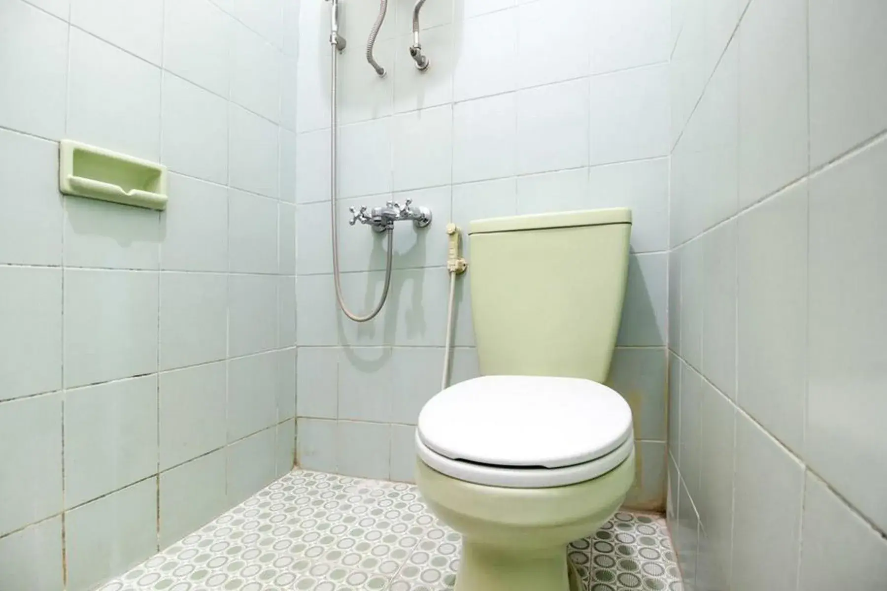 Bathroom in RedDoorz Syariah @ Jalan Menteri Supeno