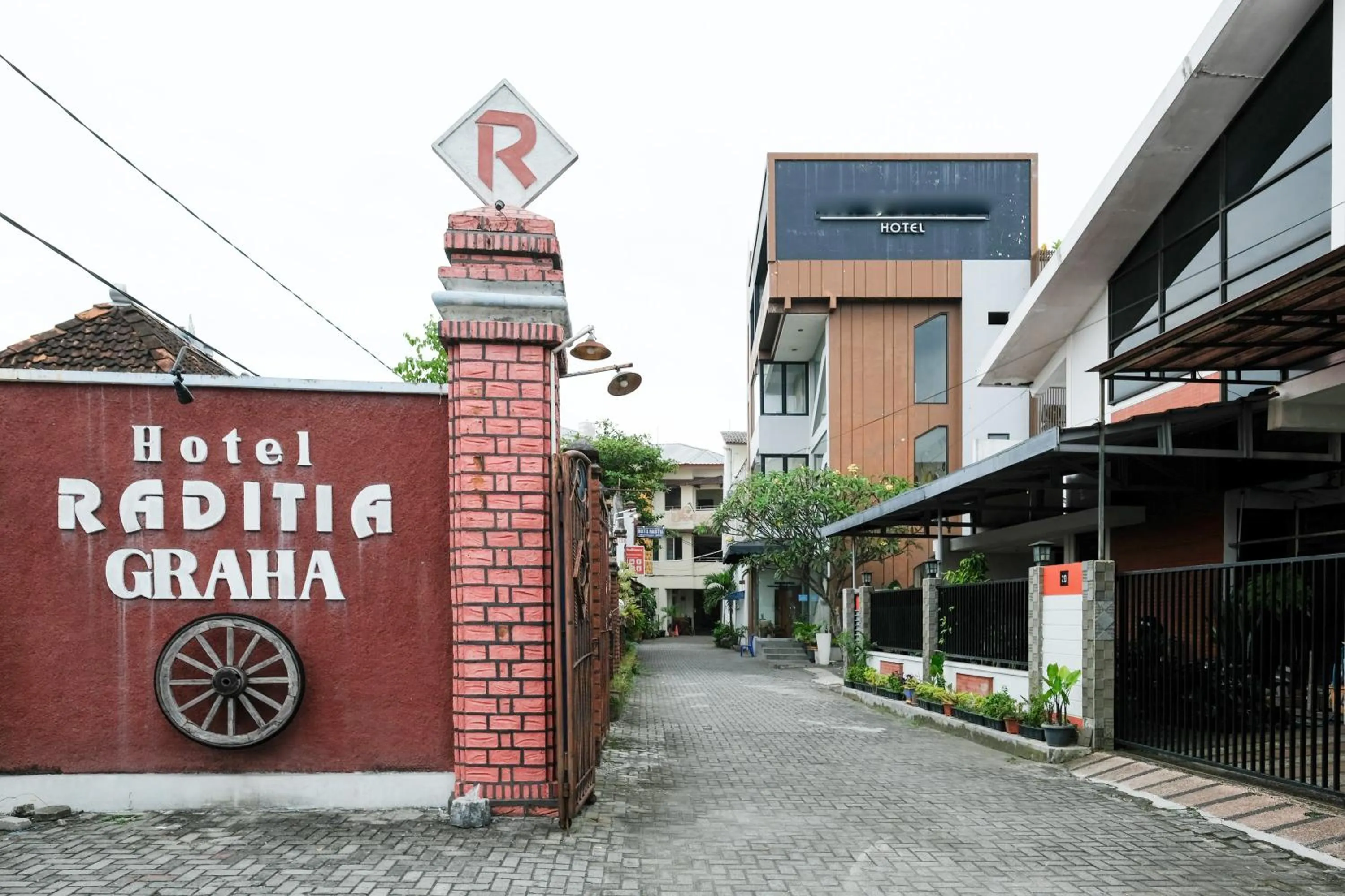 Facade/entrance in RedDoorz Syariah At Jalan Menteri Supeno