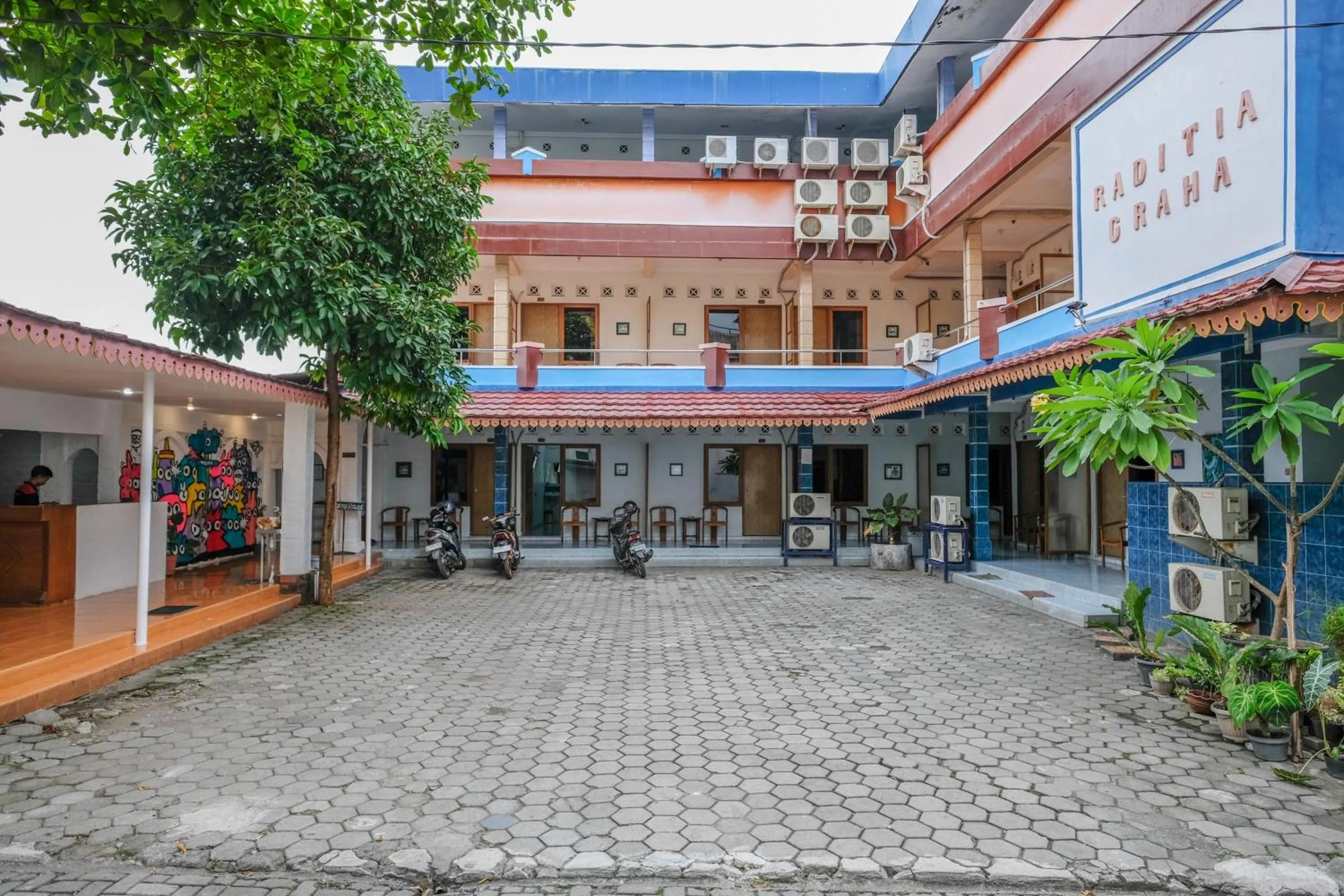 Facade/entrance in RedDoorz Syariah At Jalan Menteri Supeno