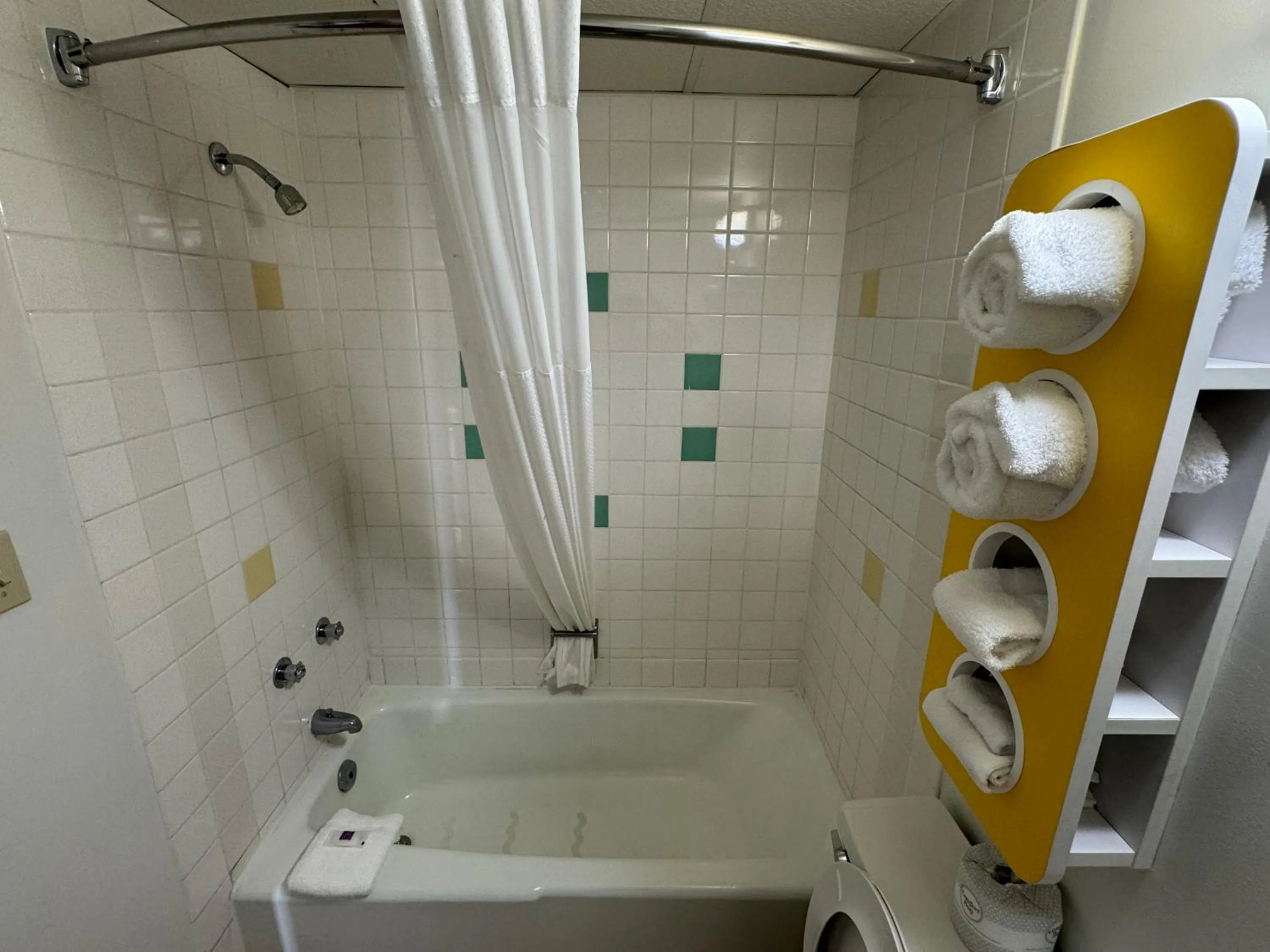 Bathroom in Motel 6-Butte, MT - Historic City Center