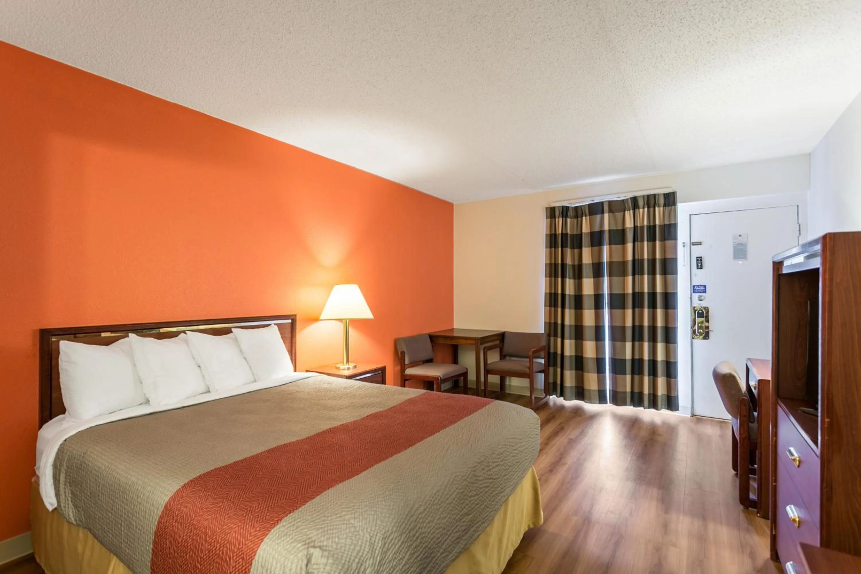Bedroom, Bed in Motel 6-Butte, MT - Historic City Center