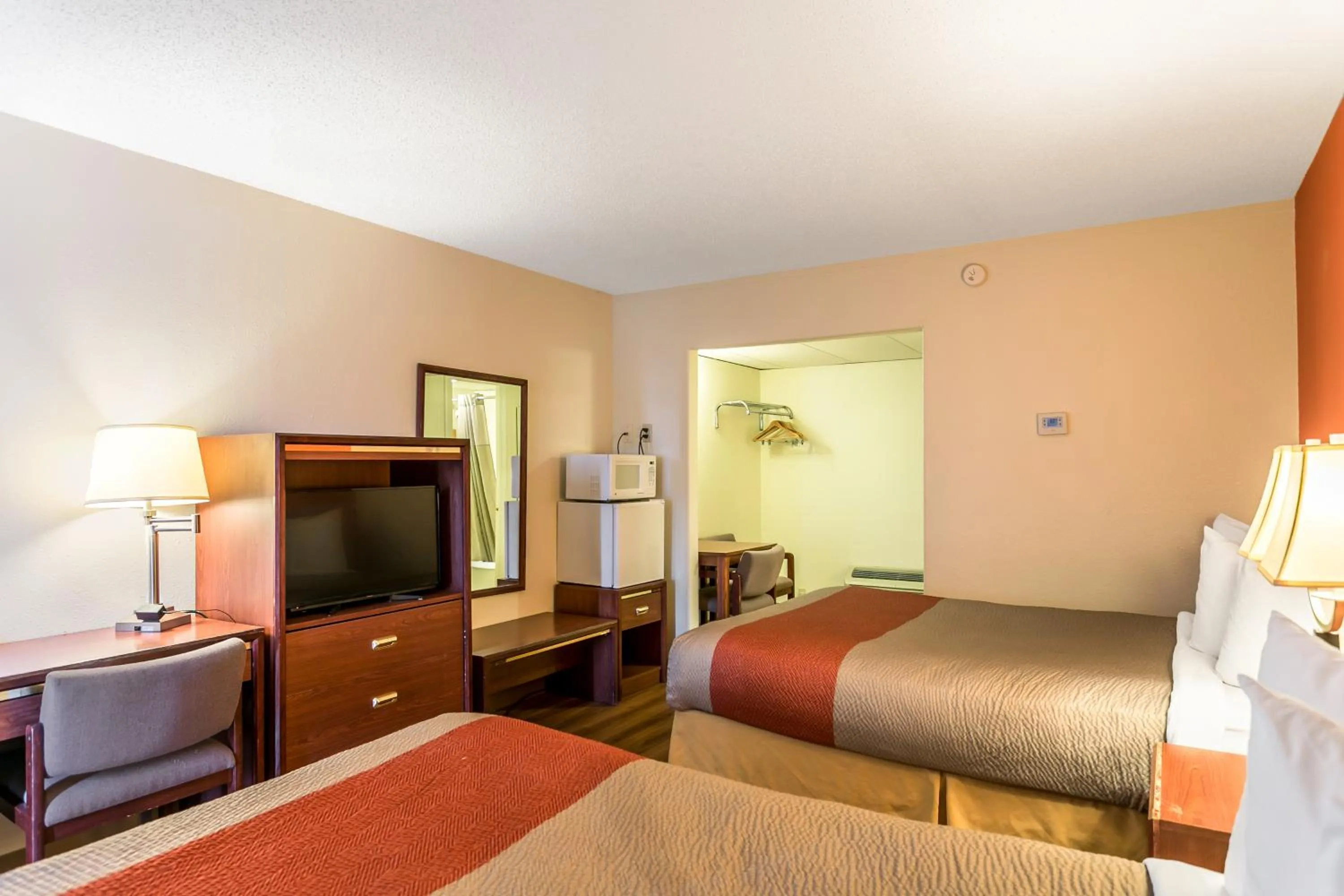 Bedroom, Bed in Motel 6-Butte, MT - Historic City Center
