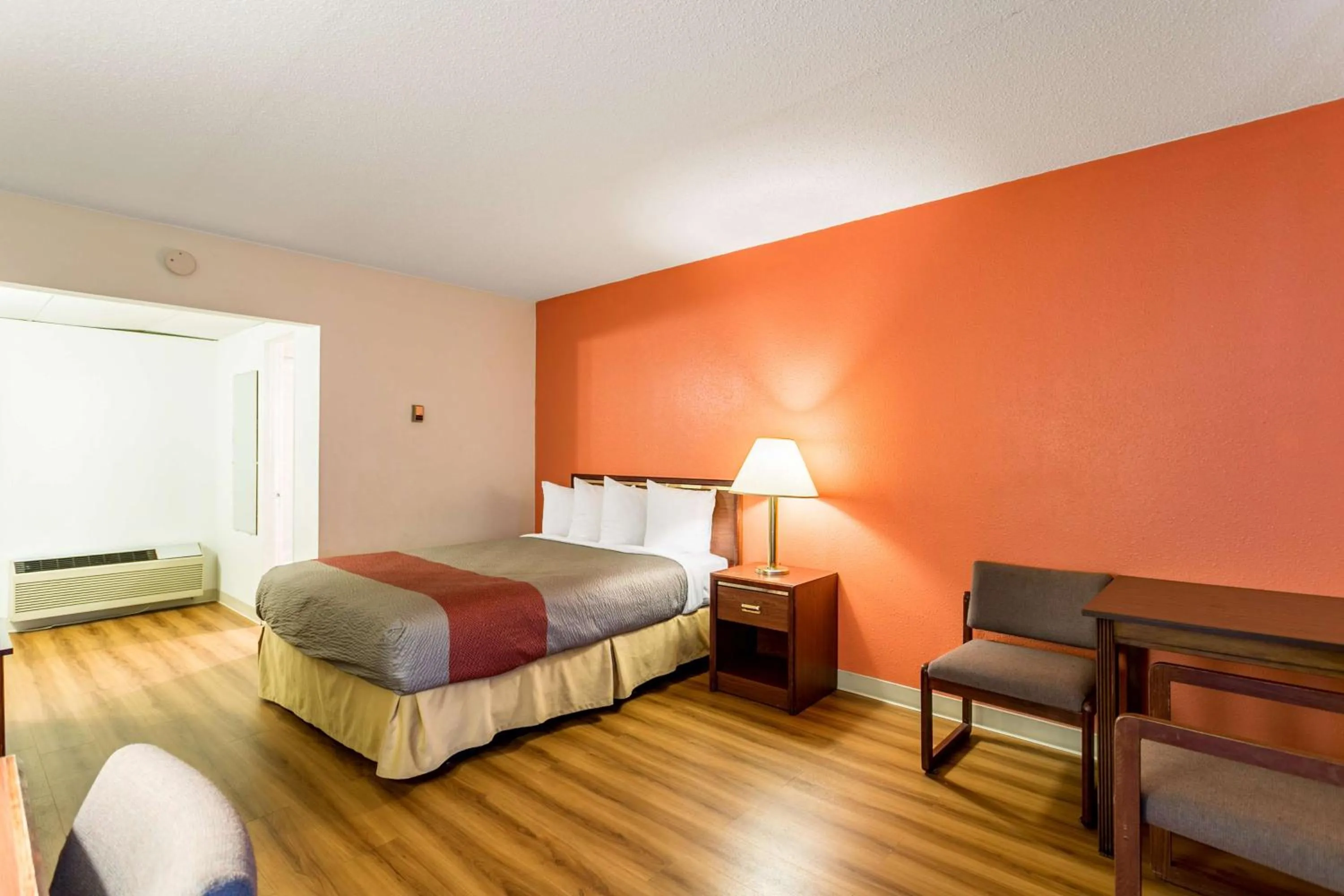 Bedroom, Bed in Motel 6-Butte, MT - Historic City Center