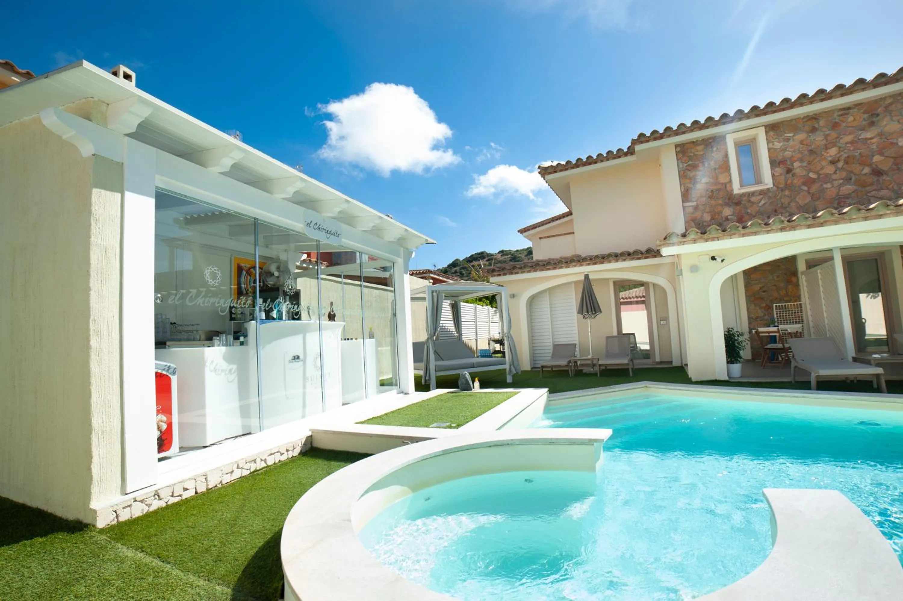 Swimming pool in Suimi's Hotel