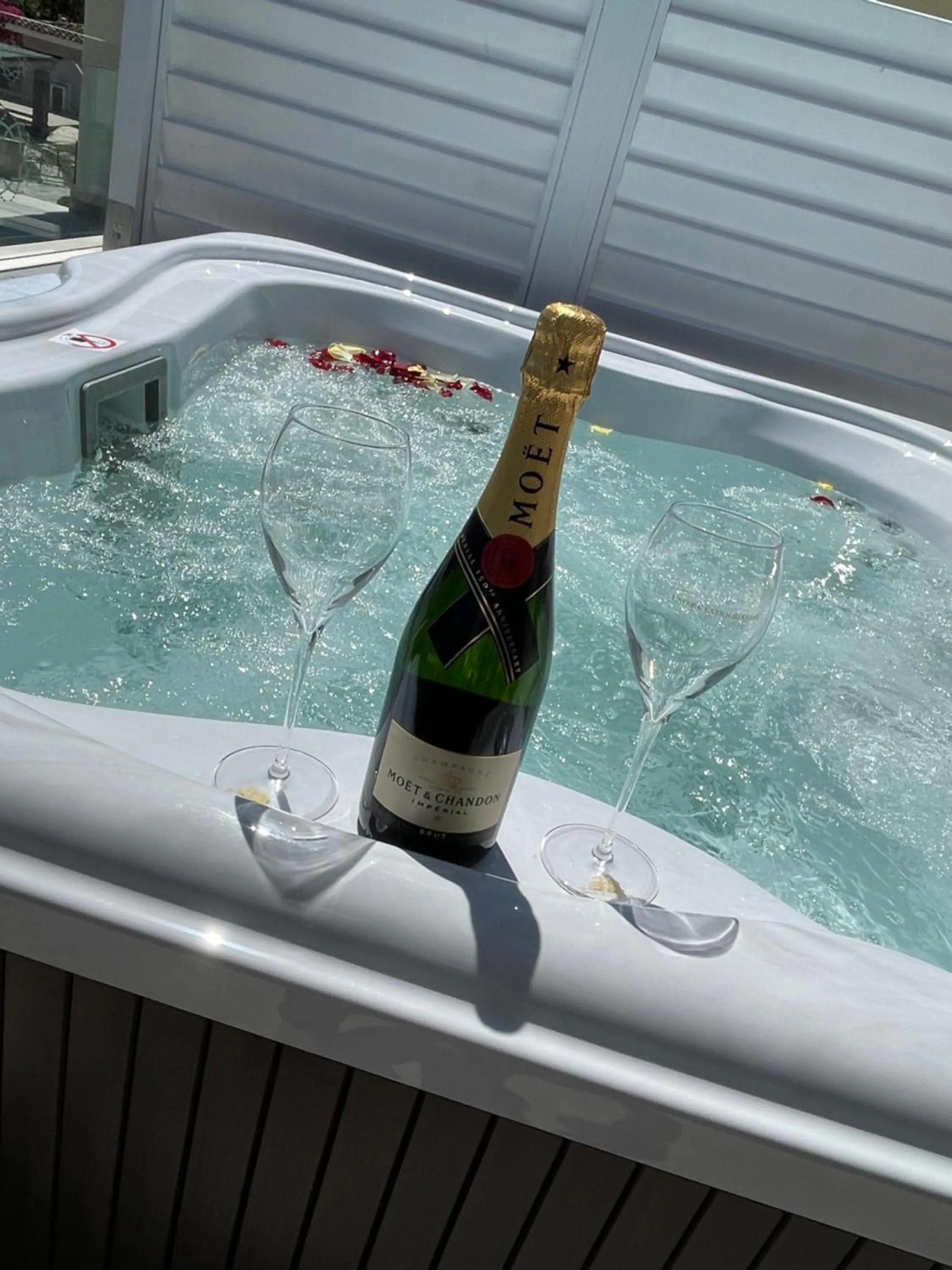 Hot Tub in Suimi's Hotel