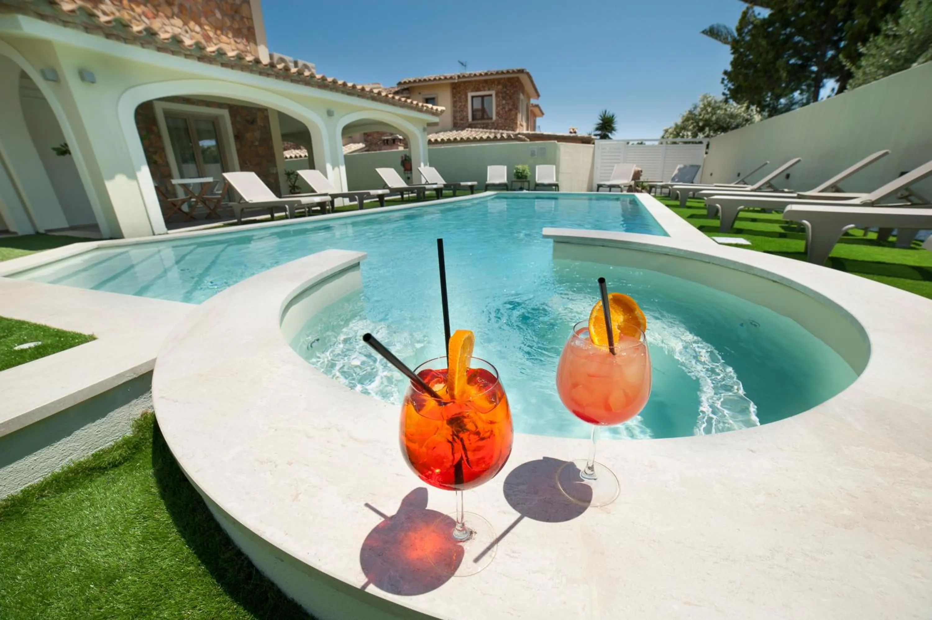 Swimming pool in Suimi's Hotel