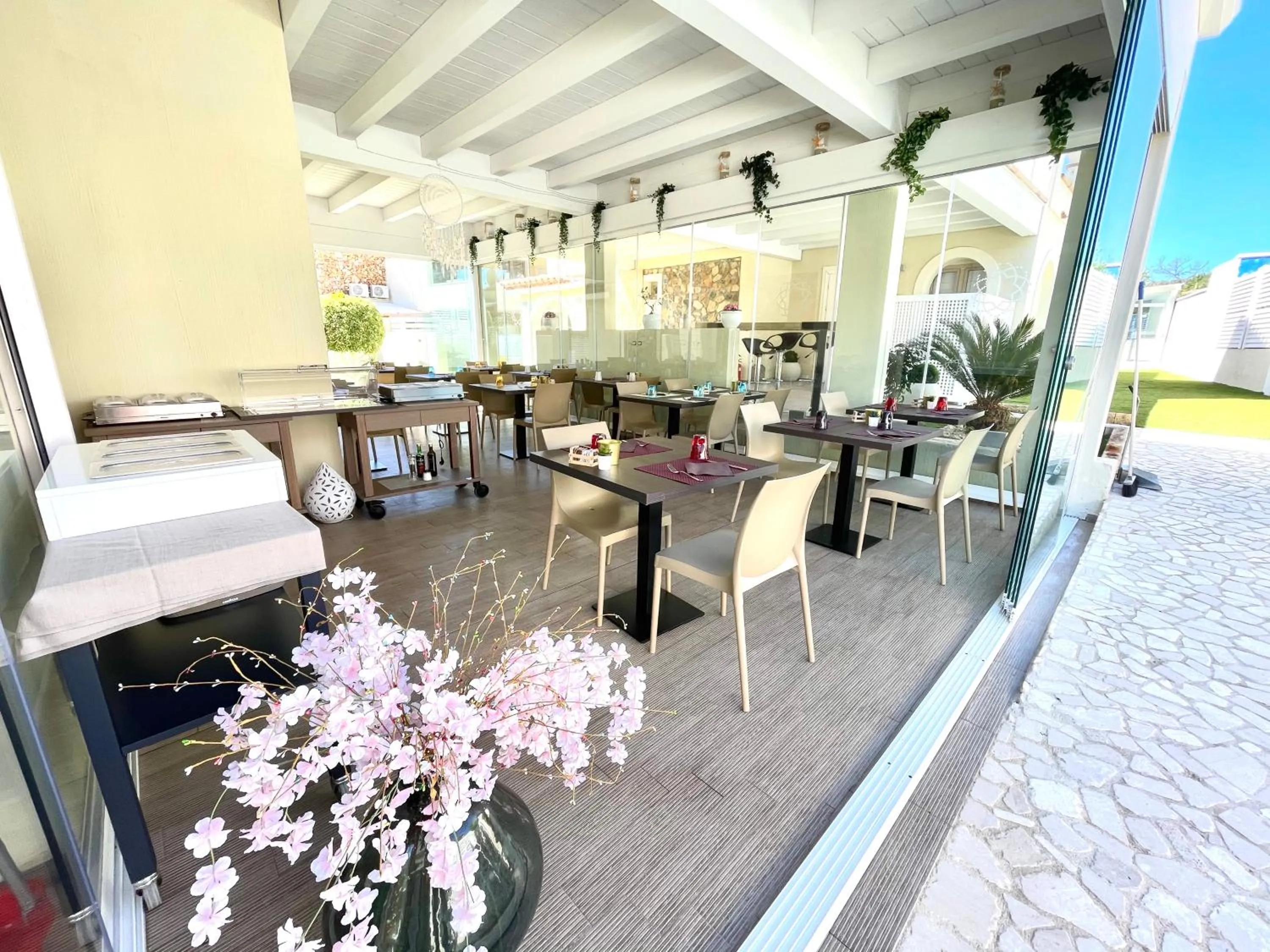 Breakfast in Suimi's Hotel