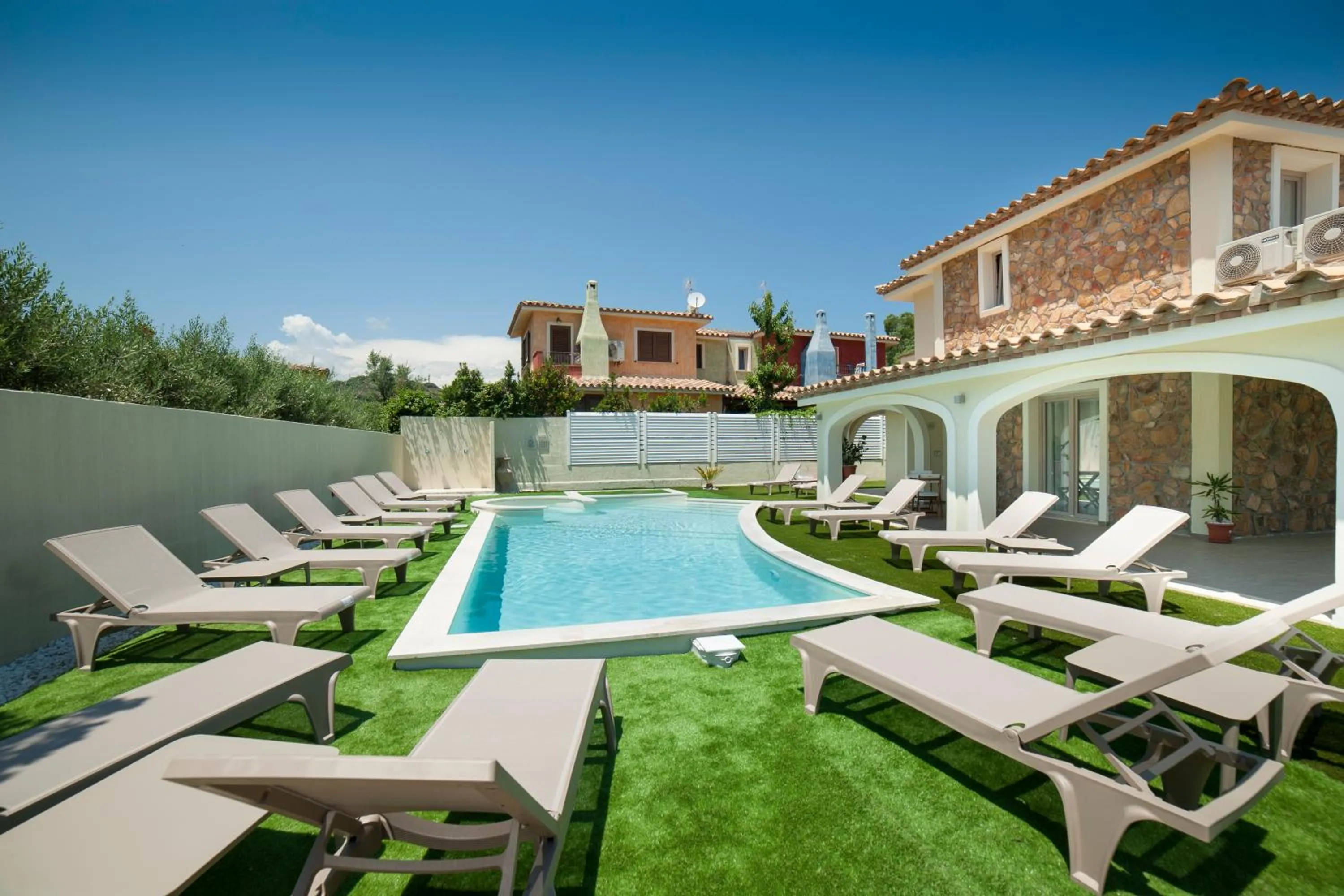 Swimming pool in Suimi's Hotel