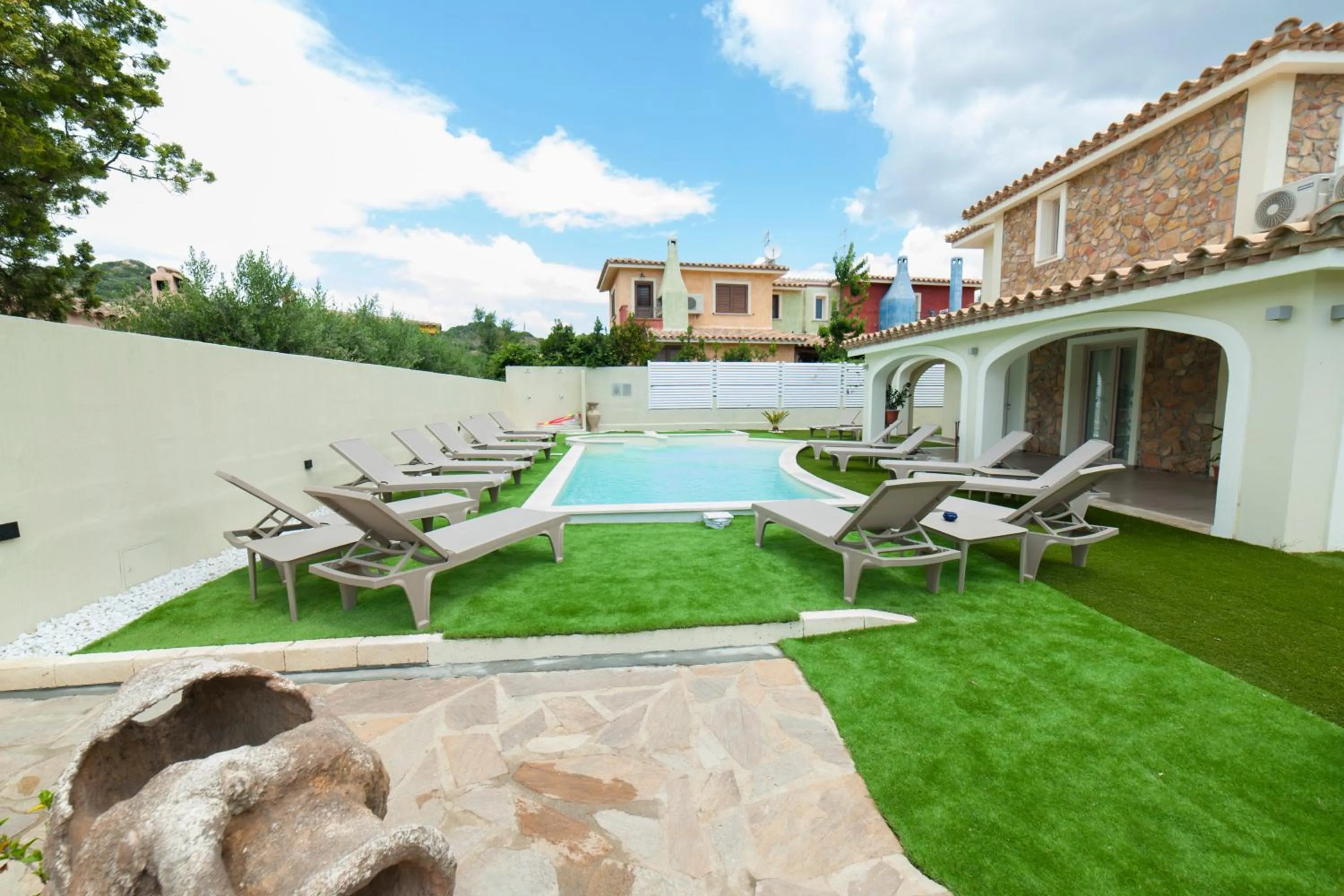 Swimming pool in Suimi's Hotel