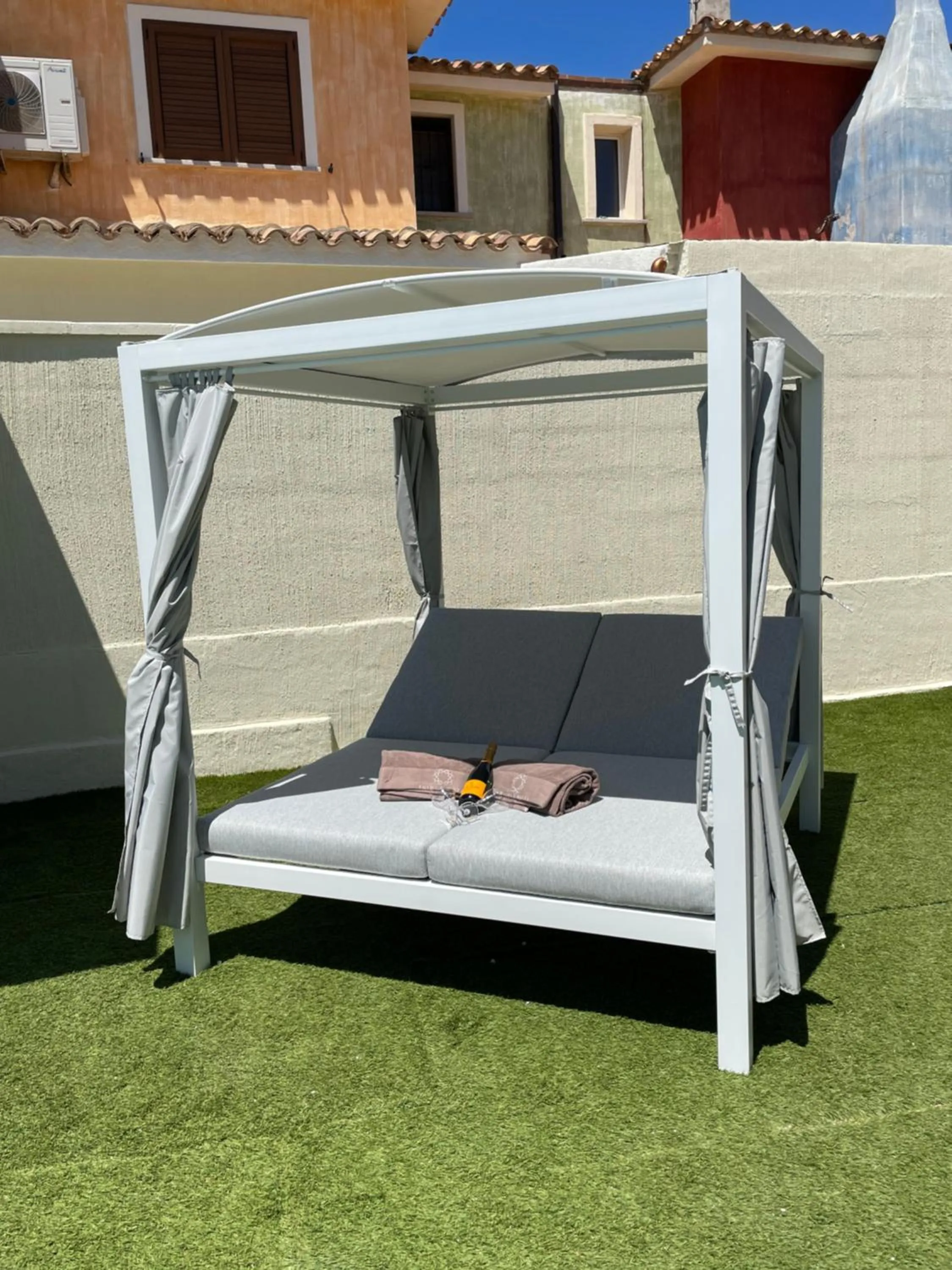 Swimming pool in Suimi's Hotel