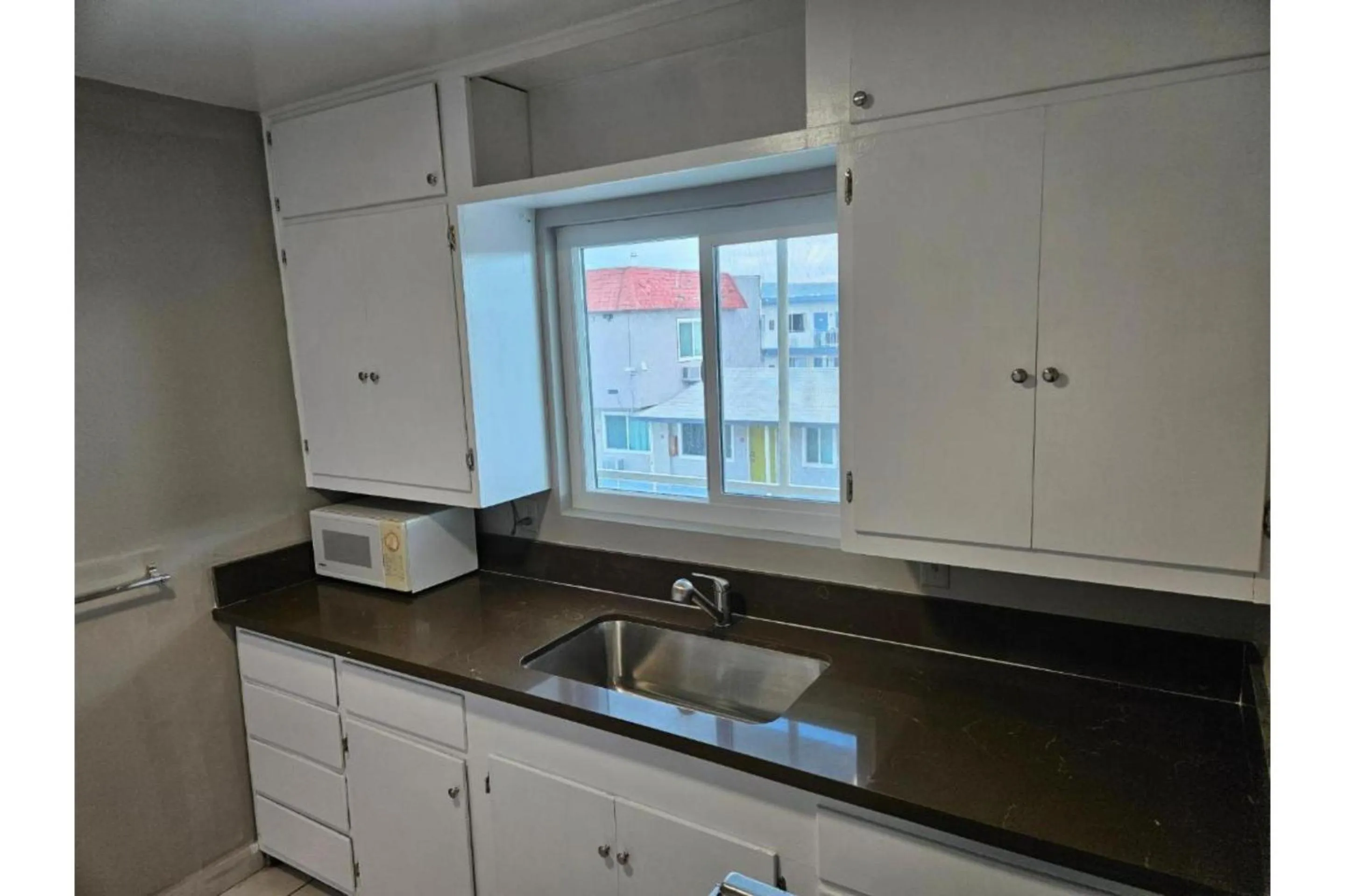 Kitchen or kitchenette in Hotel Ridgecrest An Extended Stay Studio