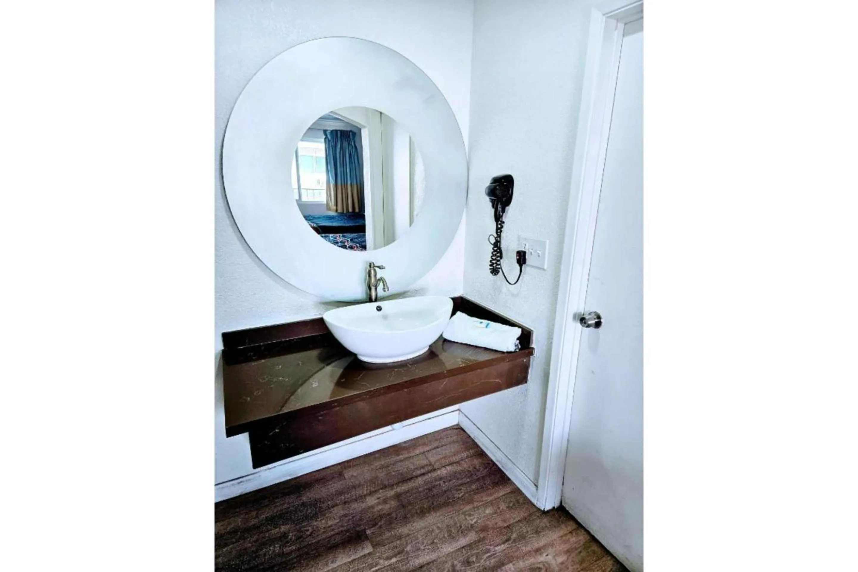 Bathroom in Hotel Ridgecrest An Extended Stay Studio