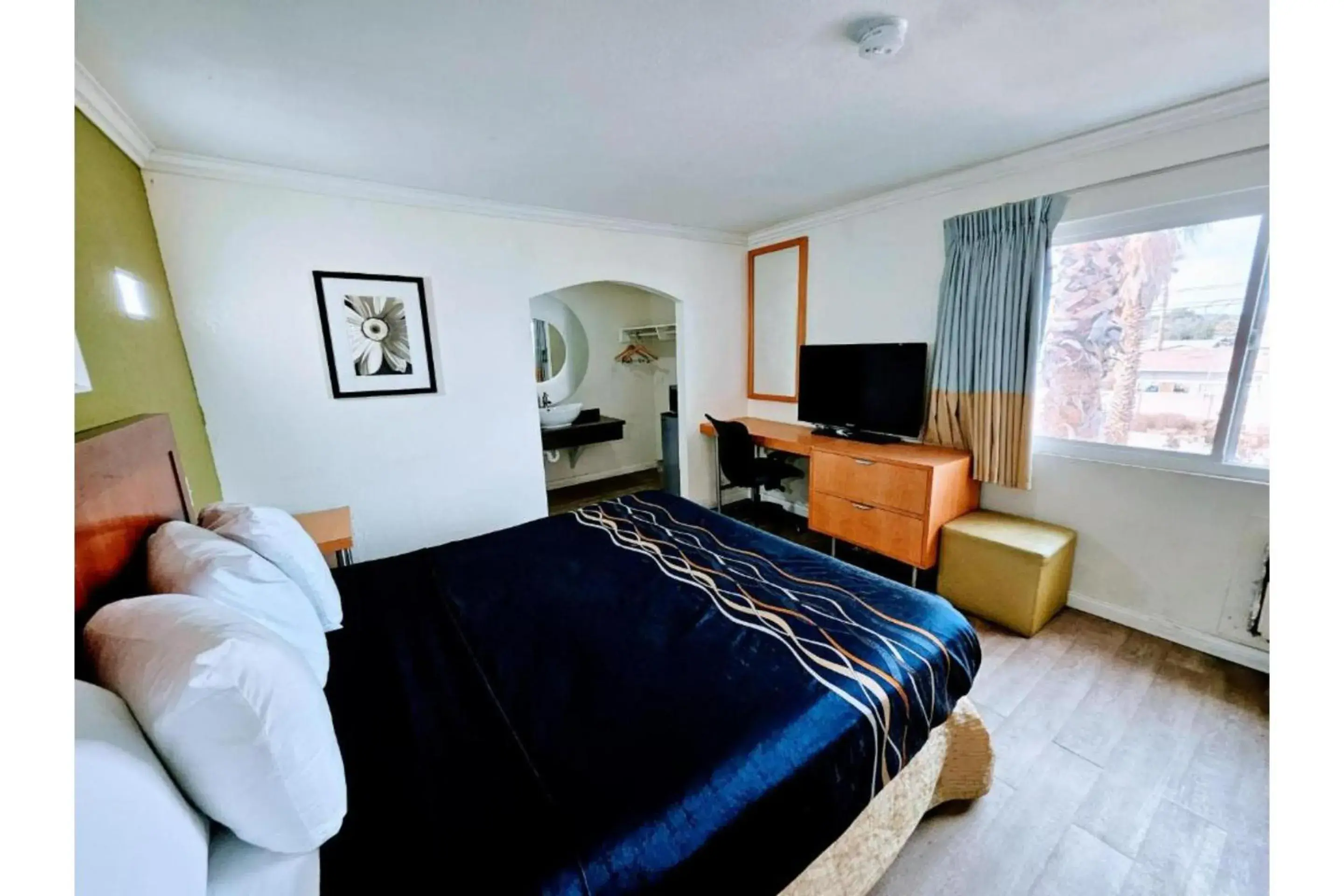 Bedroom, Bed in Hotel Ridgecrest An Extended Stay Studio Bedroom, Bed in Hotel Ridgecrest An Extended Stay Studio