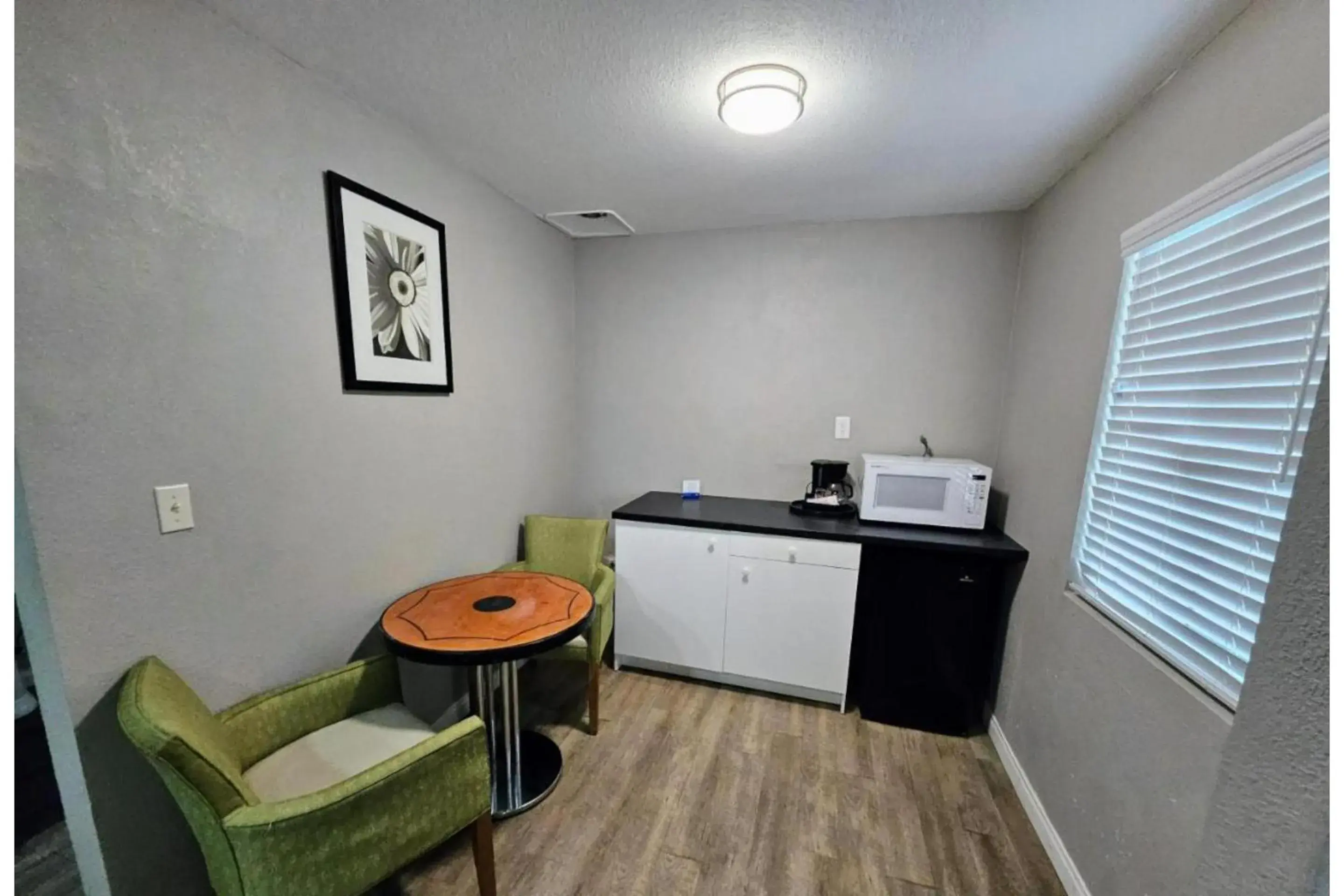 Bedroom in Hotel Ridgecrest An Extended Stay Studio Bedroom in Hotel Ridgecrest An Extended Stay Studio