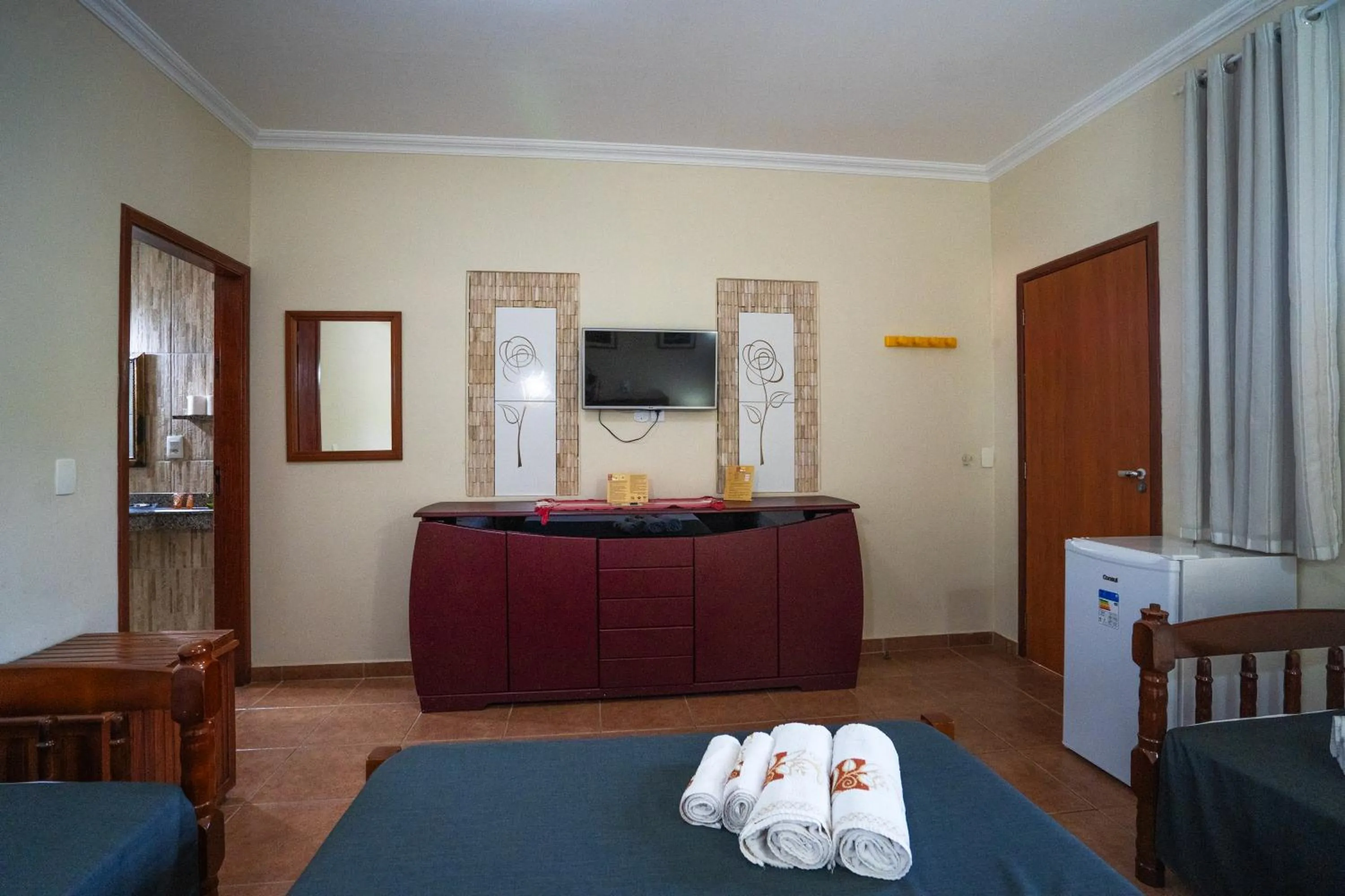 Photo of the whole room, Bed in Pousada Galeria Artes