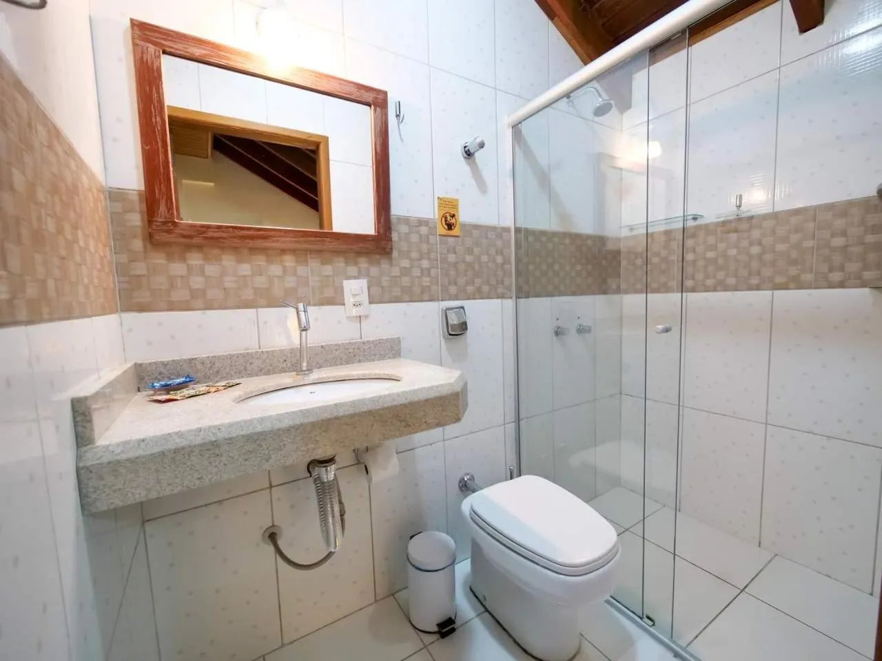 Bathroom in Pousada Galeria Artes