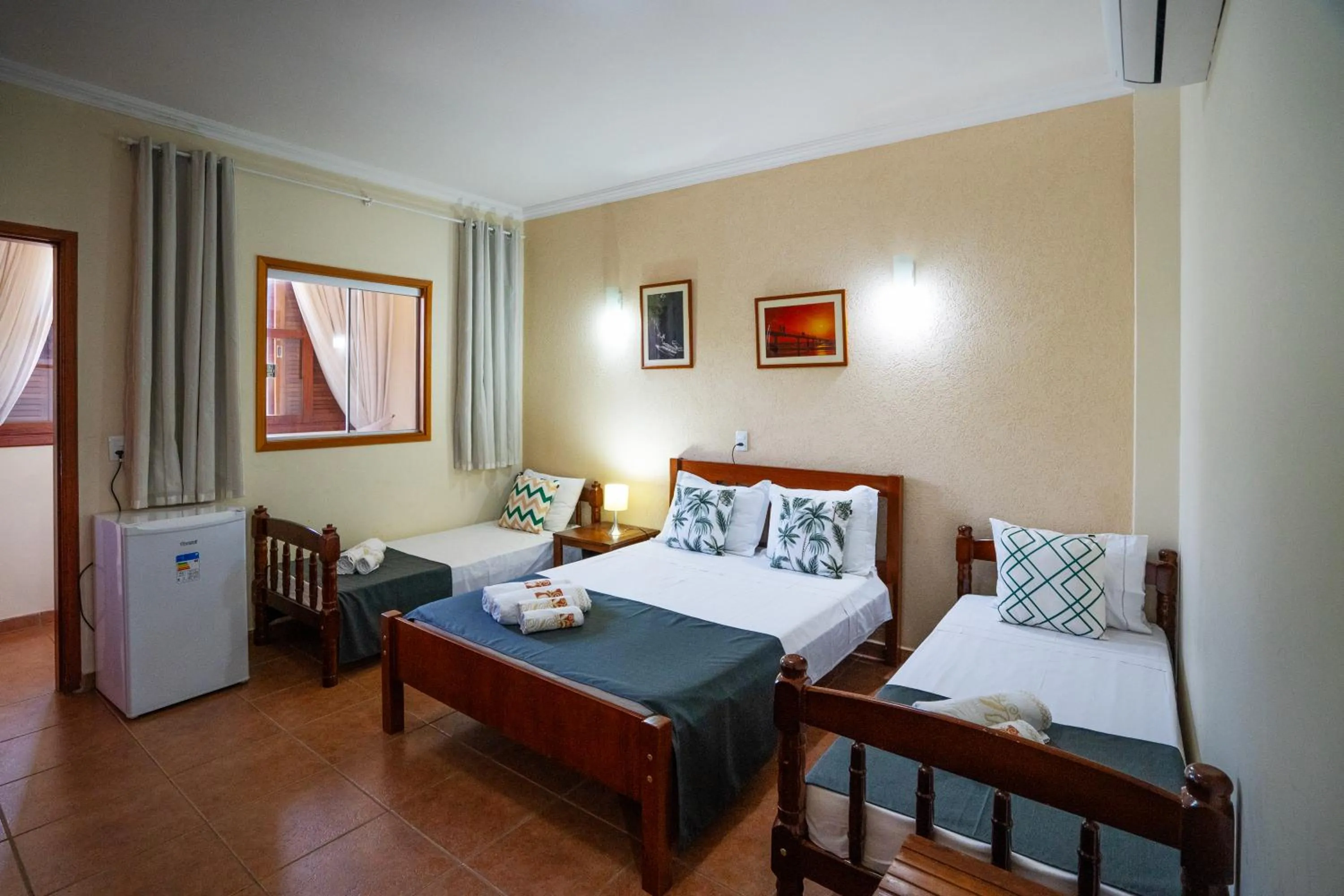 Photo of the whole room, Bed in Pousada Galeria Artes