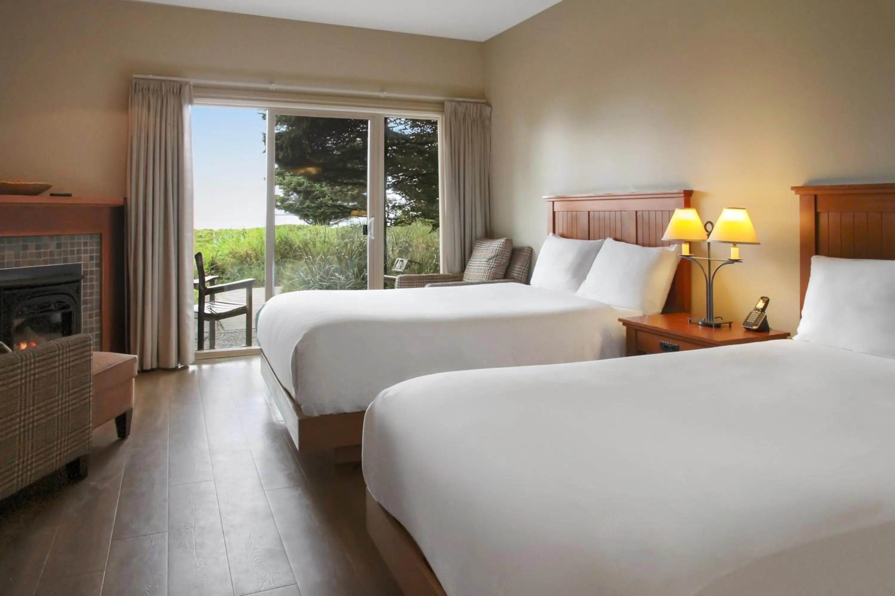 Bedroom, Bed in Long Beach Lodge Resort