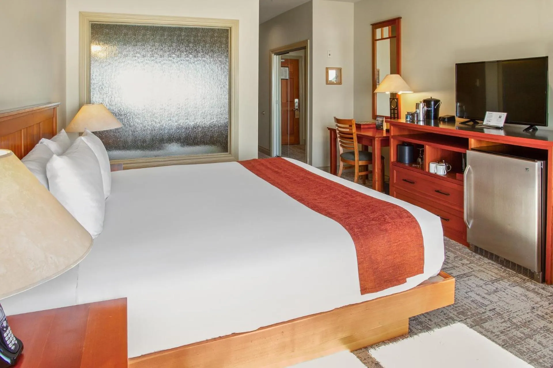 Bedroom, Bed in Long Beach Lodge Resort