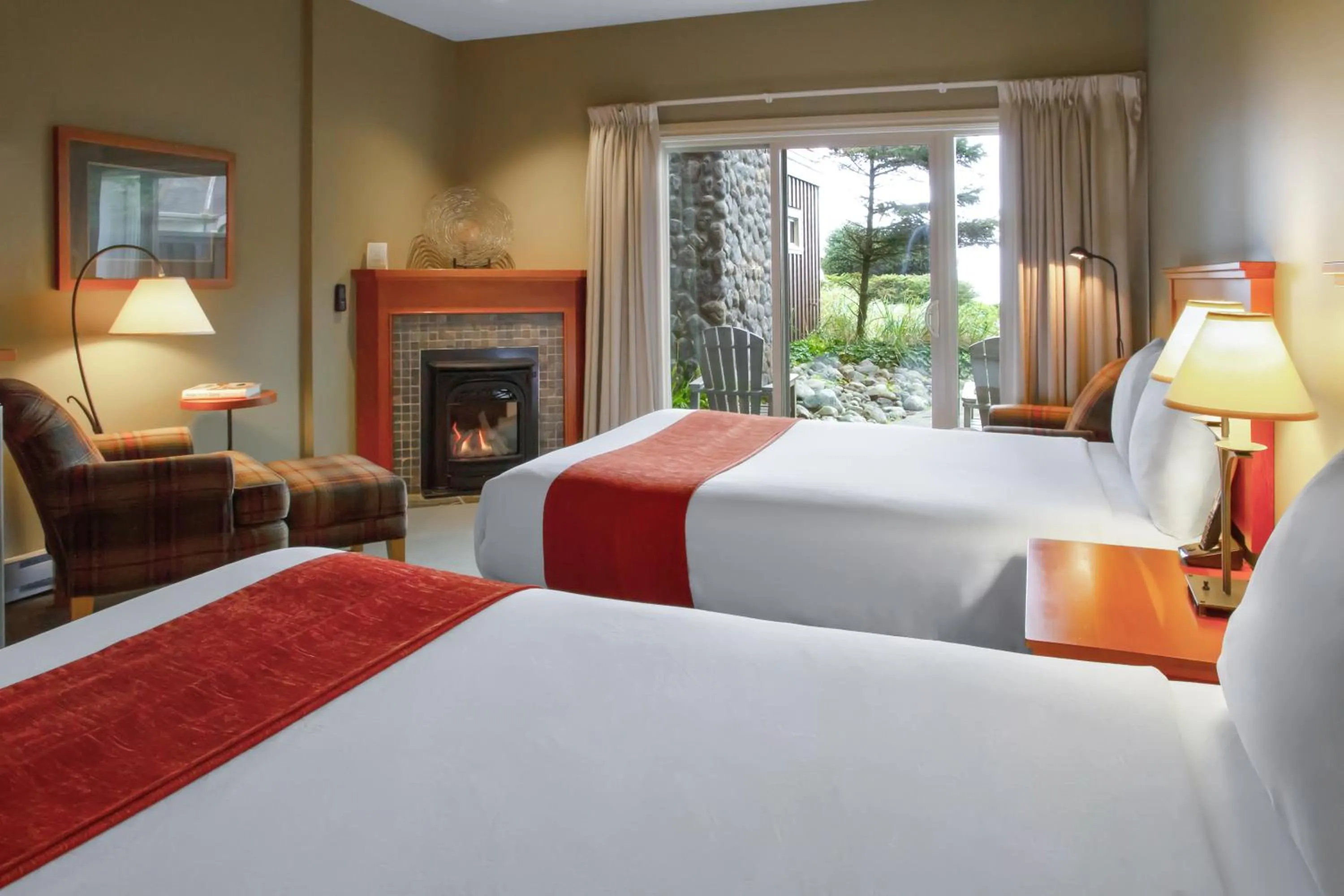 Bedroom, Bed in Long Beach Lodge Resort