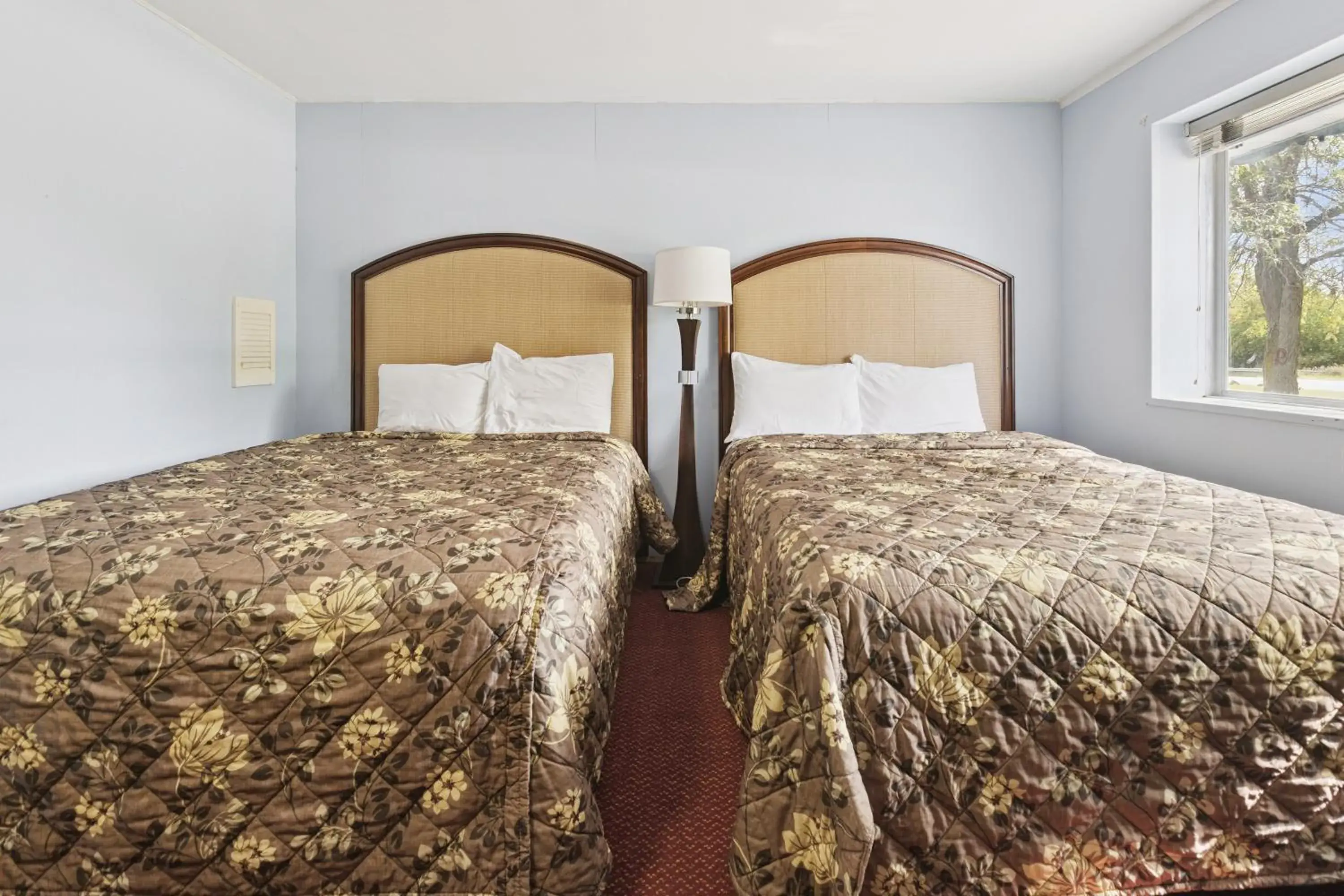 Bedroom, Bed in Heidelberg Motel by Capital O Bridgeport Frankenmuth I 75 Bedroom, Bed in Heidelberg Motel by Capital O Bridgeport Frankenmuth I 75