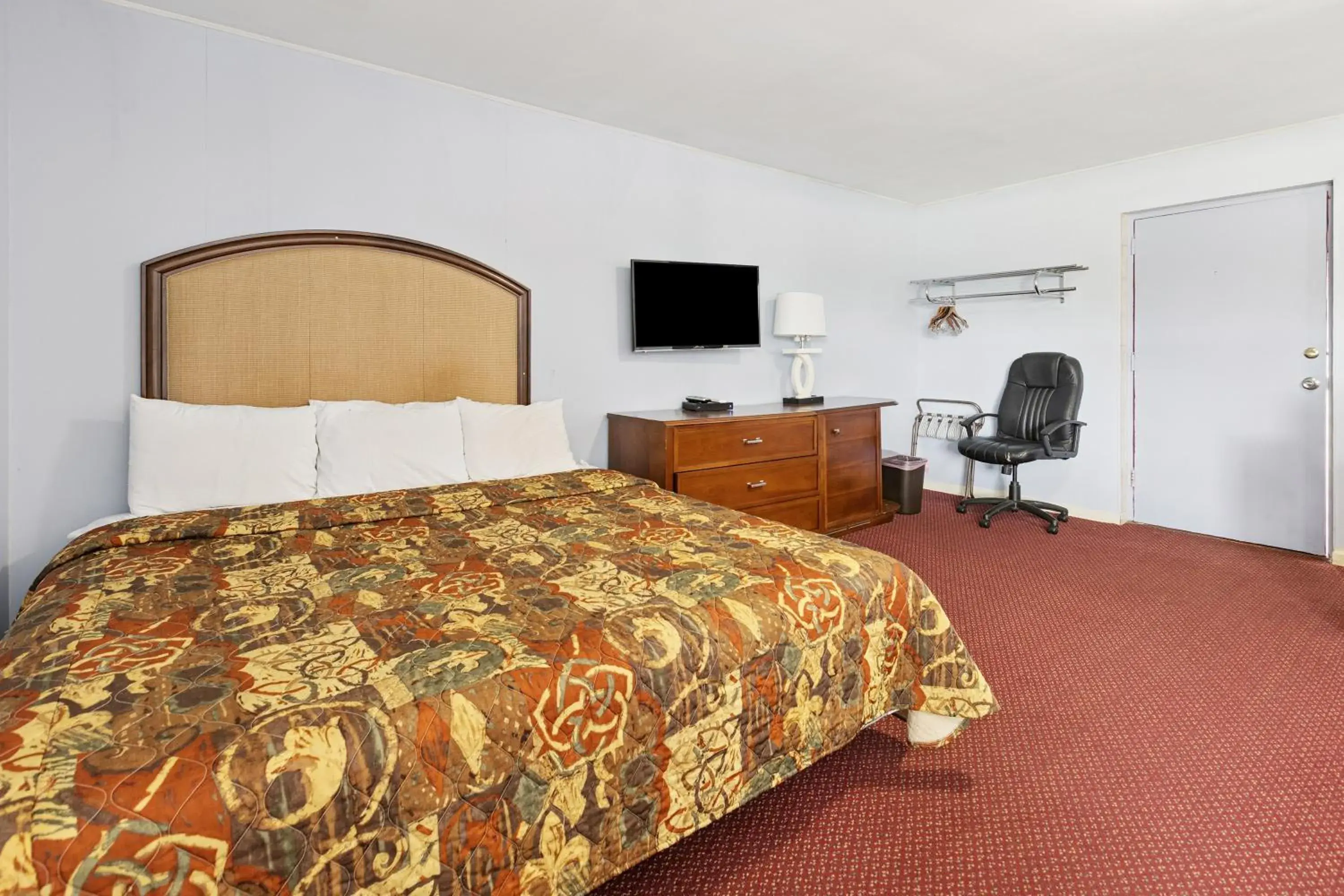 Bedroom, Bed in Heidelberg Motel by Capital O Bridgeport Frankenmuth I 75 Bedroom, Bed in Heidelberg Motel by Capital O Bridgeport Frankenmuth I 75