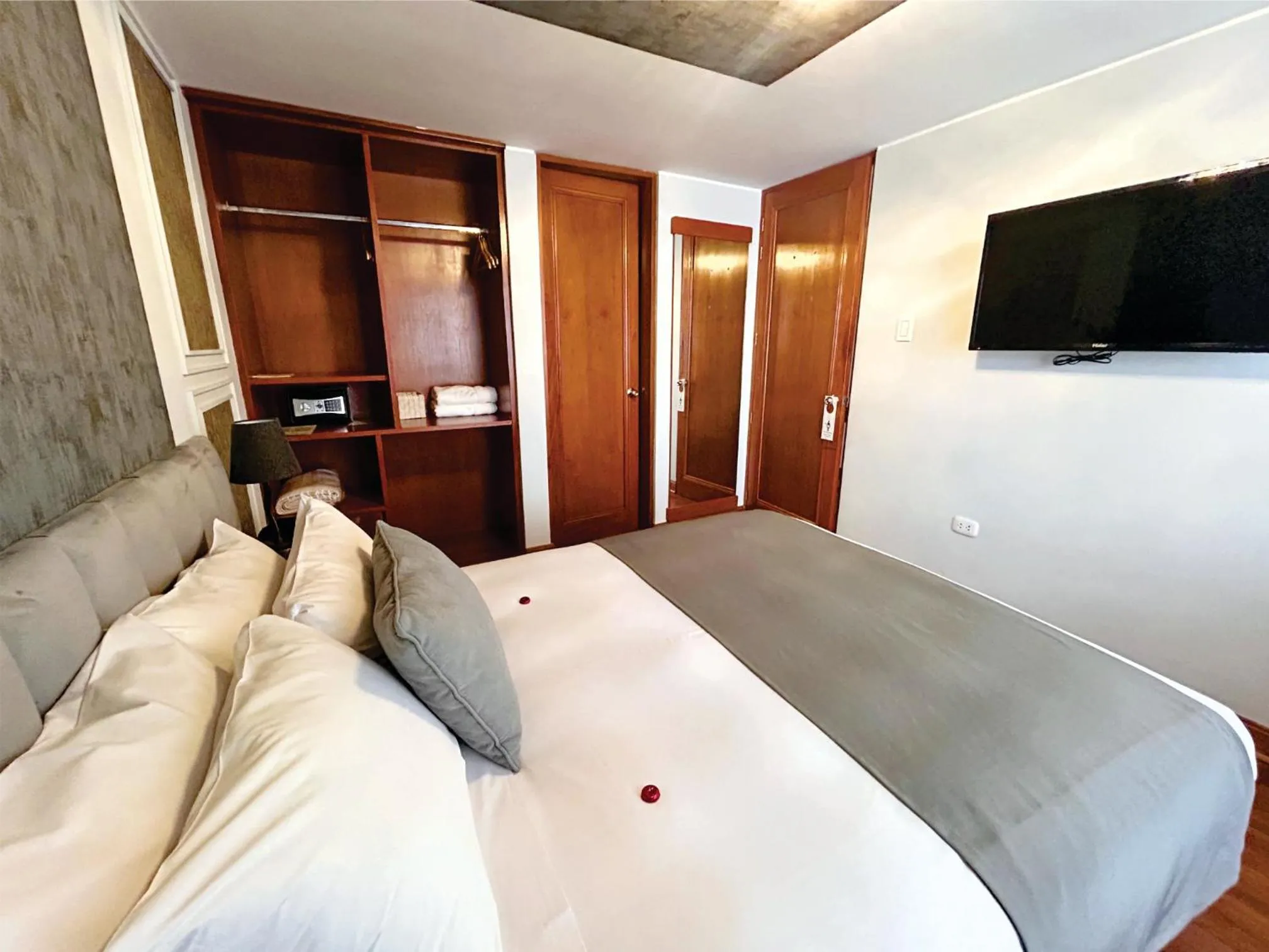 Bedroom, Bed in Hotel Fundador by Robles