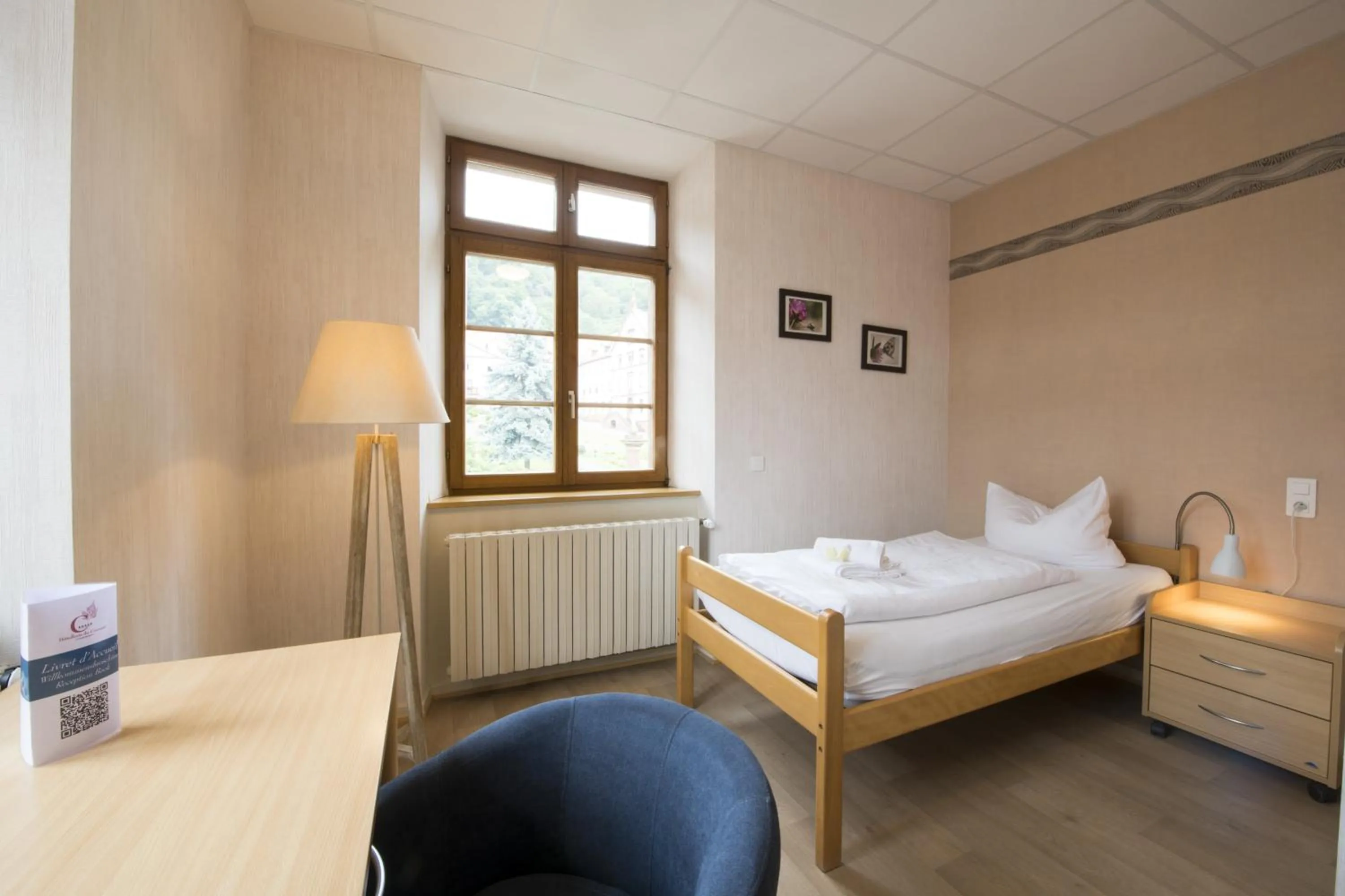 Bedroom, Bed in Hôtellerie du Couvent Oberbronn