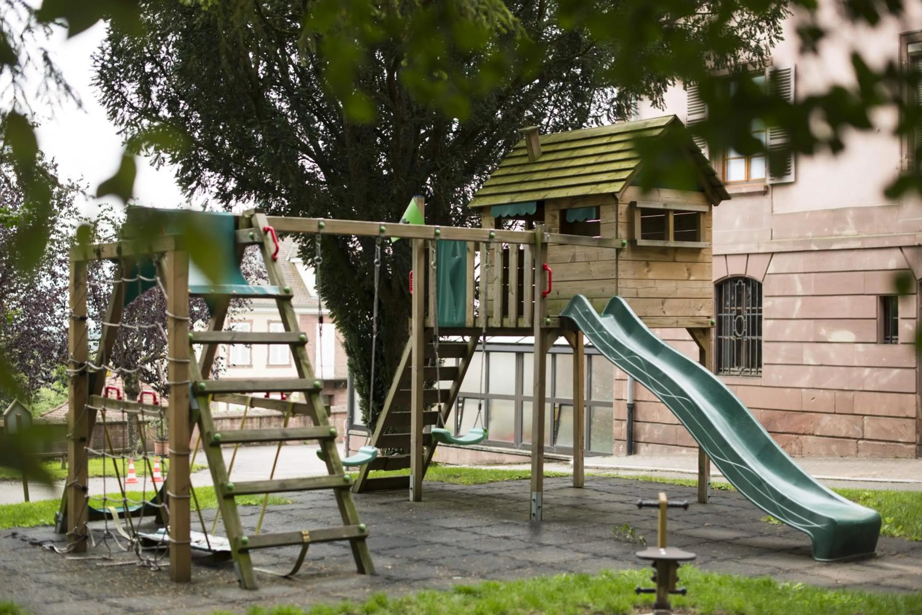 Children play ground in Hôtellerie du Couvent Oberbronn