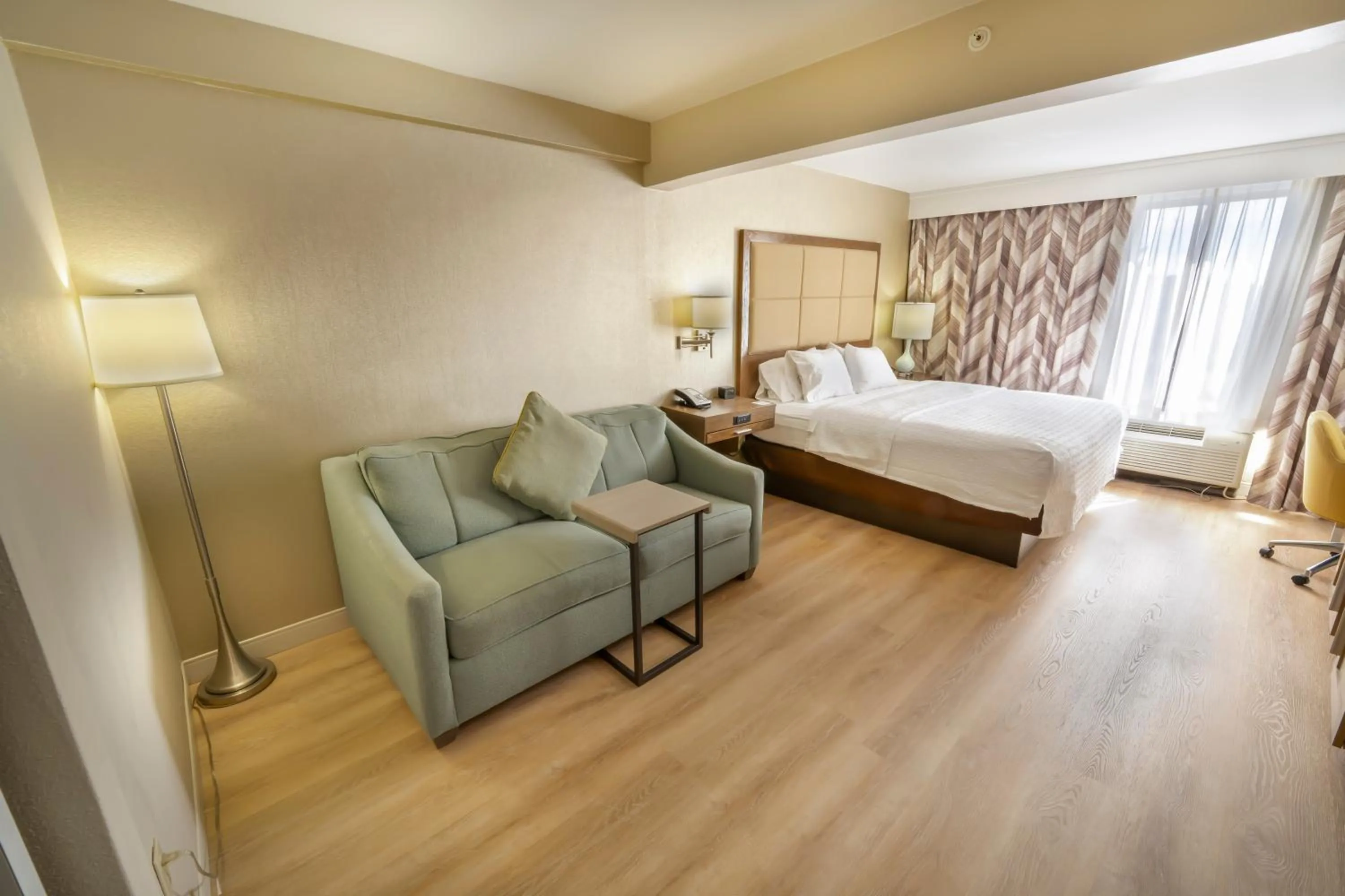 Bed in Hampton Inn Jacksonville South/I-95 at JTB