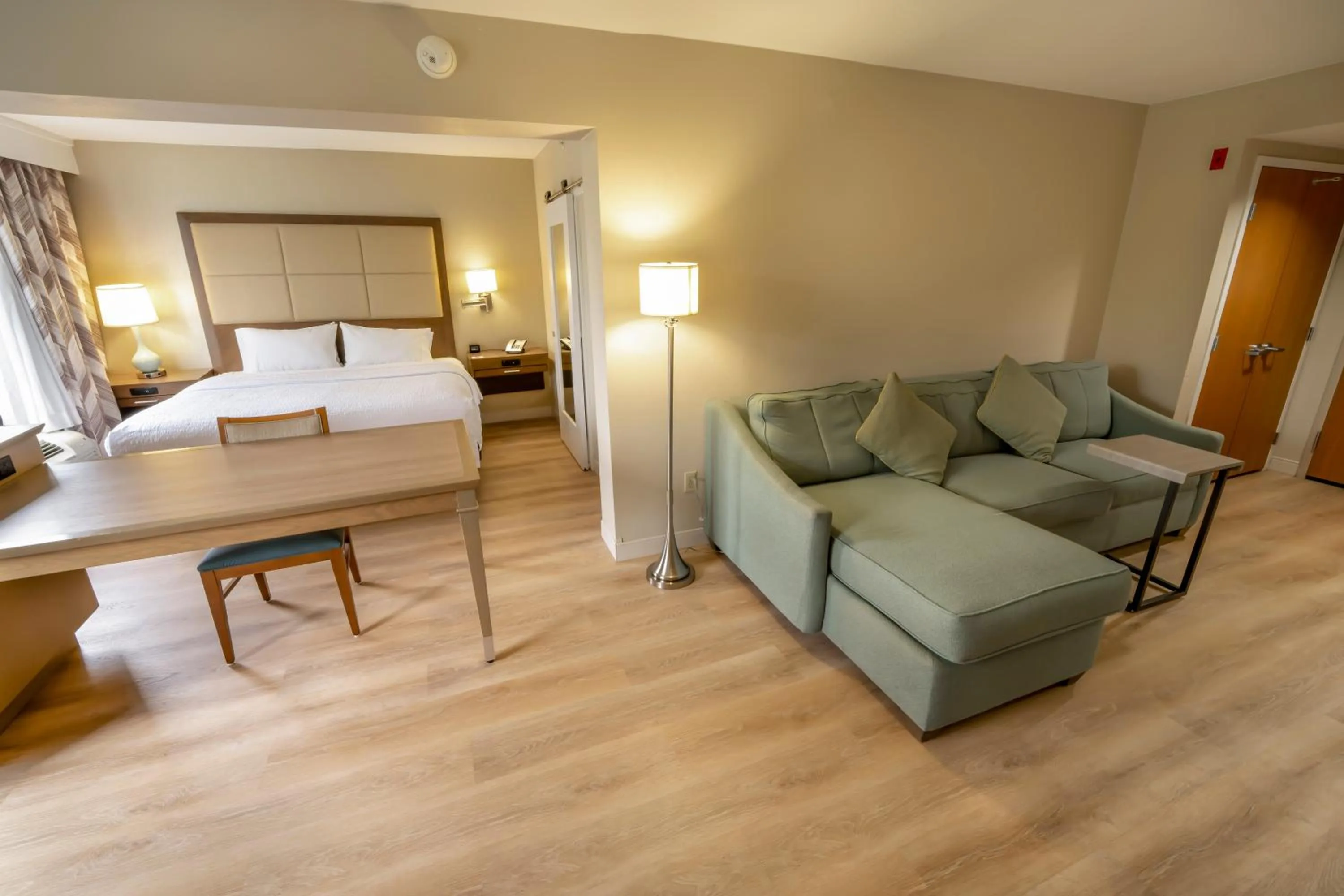 Bed in Hampton Inn Jacksonville South/I-95 at JTB