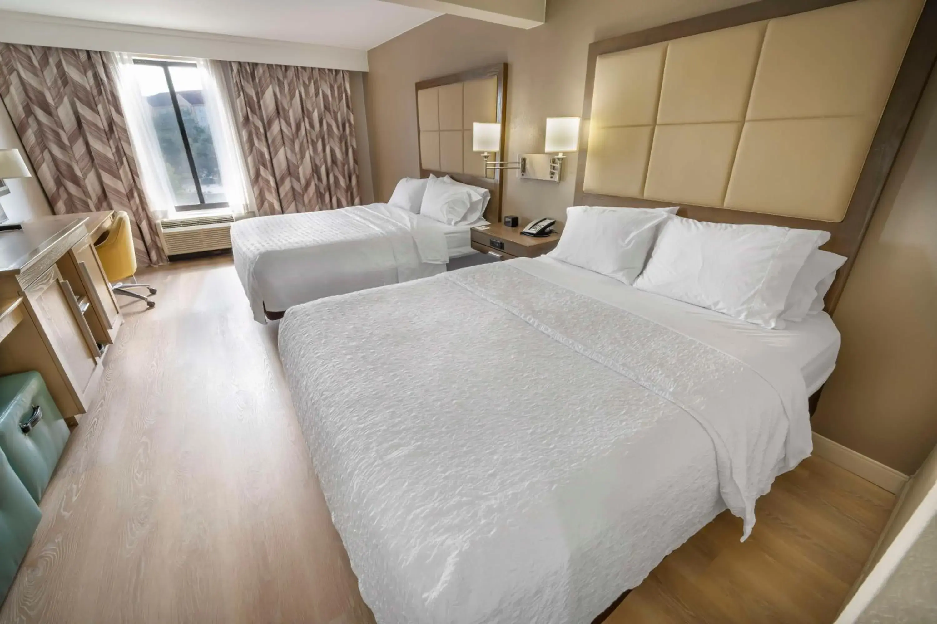 Bed in Hampton Inn Jacksonville South/I-95 at JTB Bed in Hampton Inn Jacksonville South/I-95 at JTB